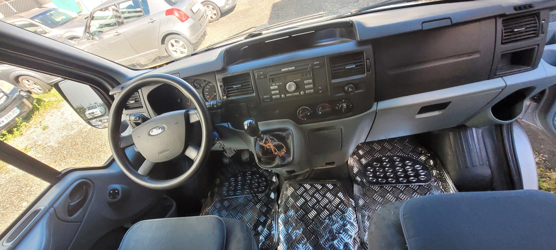 FORD Transit Van 330S Level 3-image-12