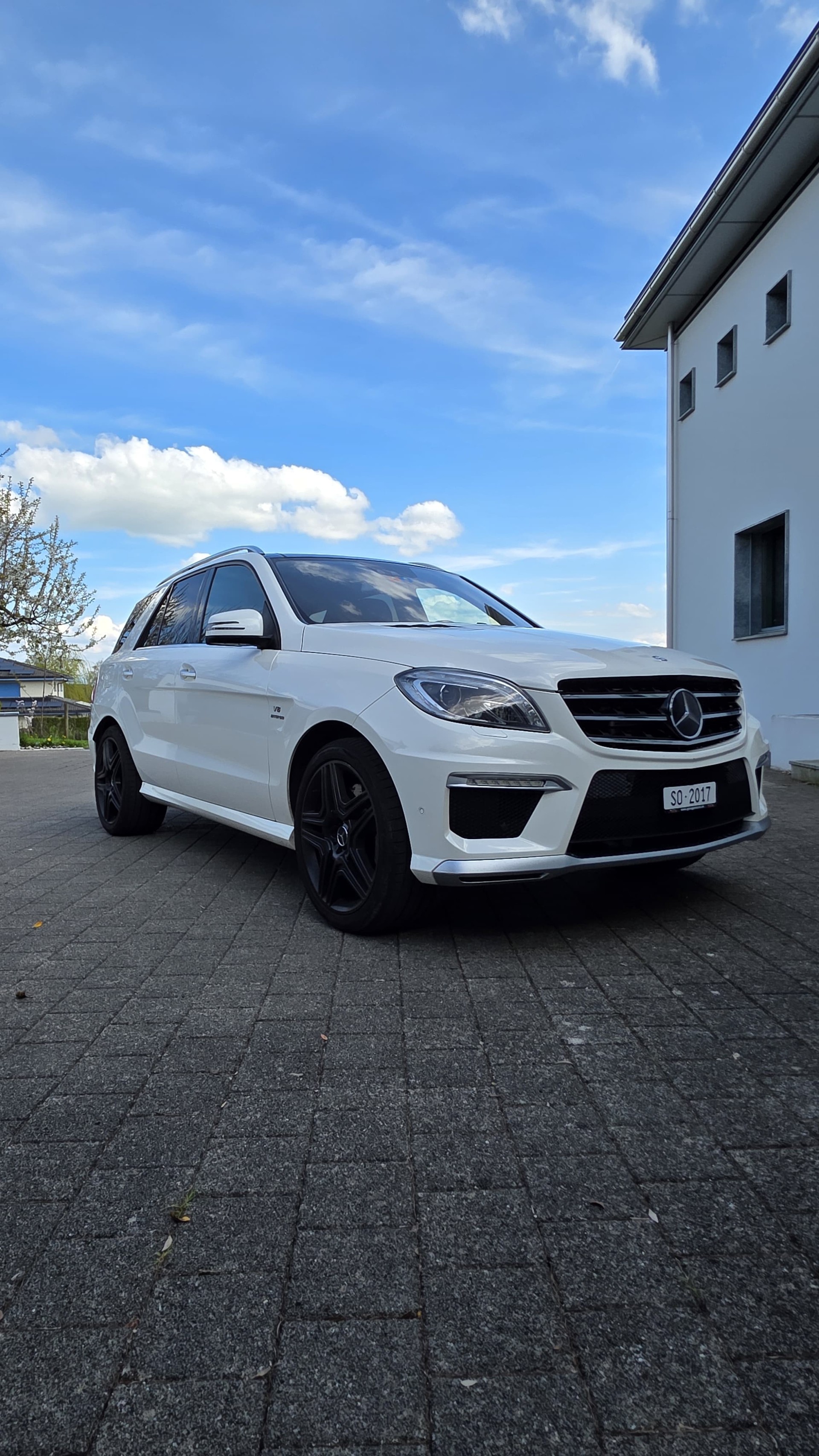 MERCEDES-BENZ ML 63 V8 AMG