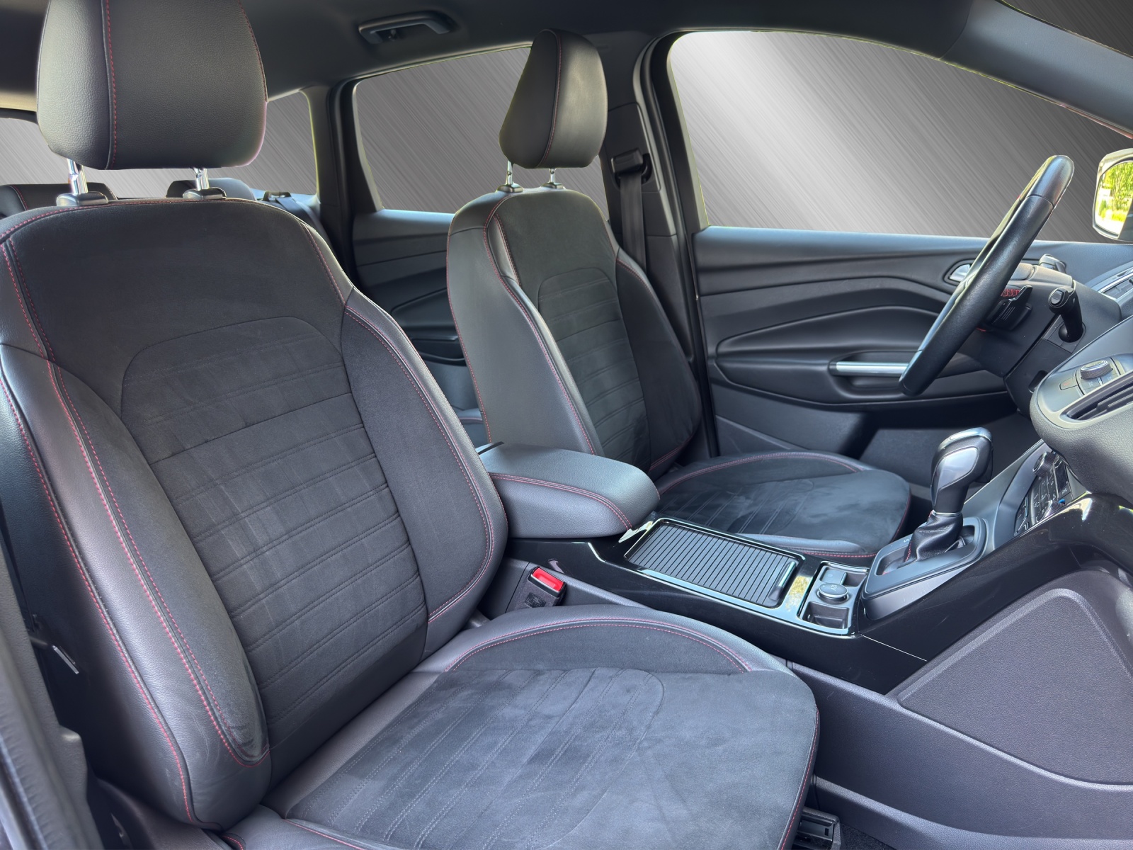 FORD Kuga 2.0 TDCi 180 ST-Line FPS-image-11