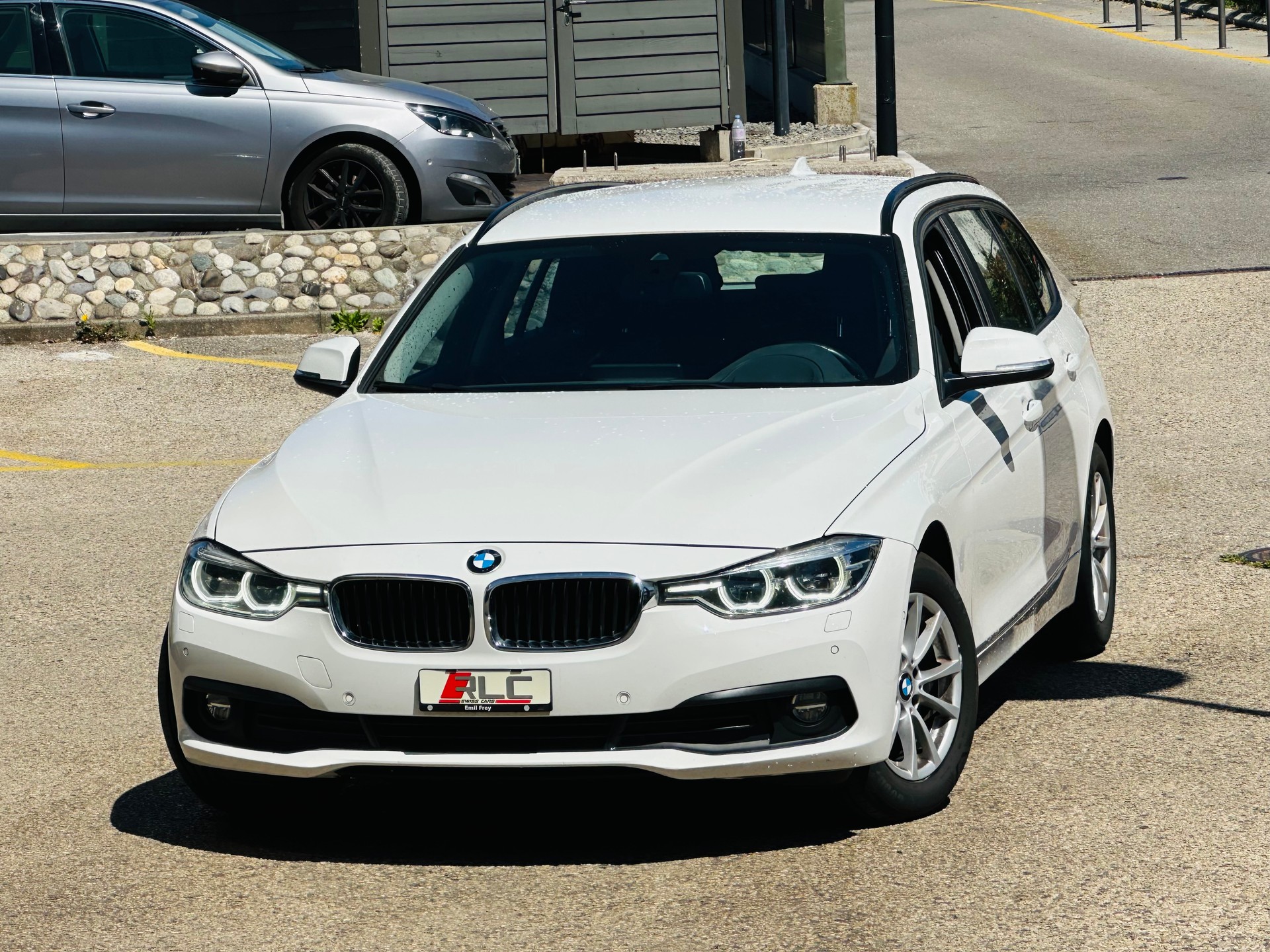 BMW 320d xDrive Touring Edition Luxury Line Steptronic-image-1