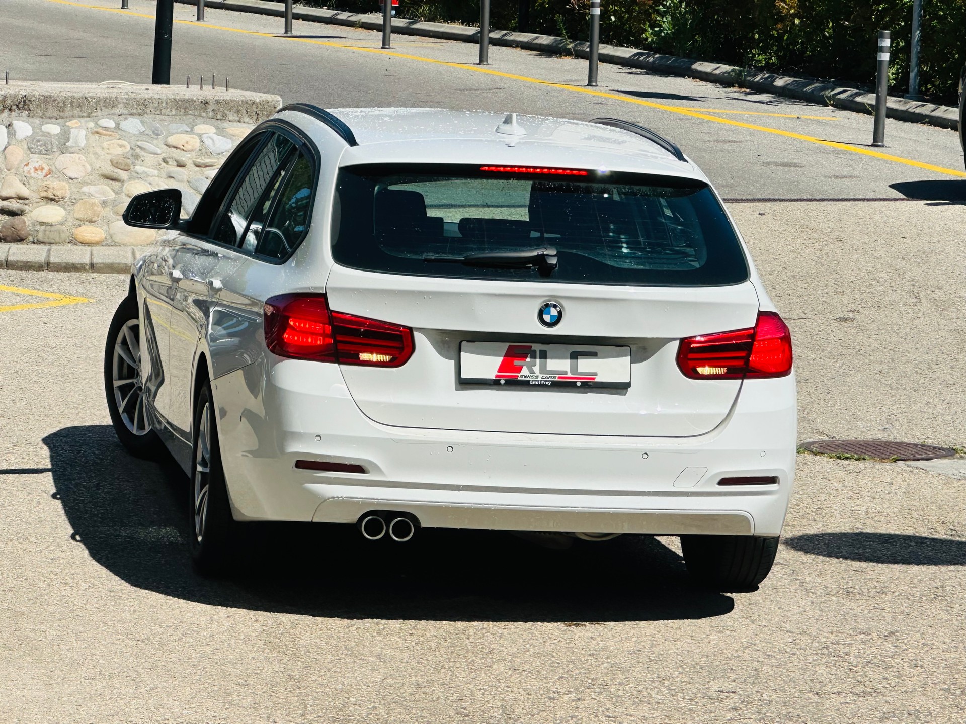 BMW 320d xDrive Touring Edition Luxury Line Steptronic-image-6