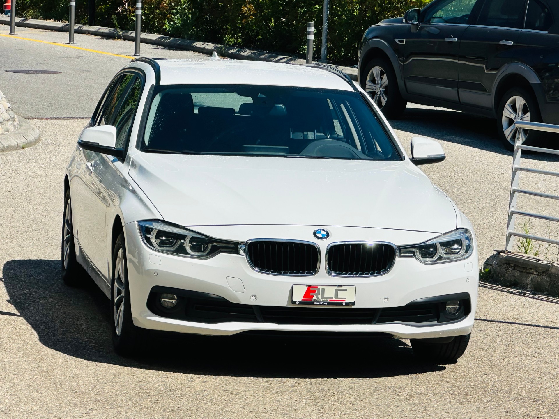 BMW 320d xDrive Touring Edition Luxury Line Steptronic-image-4