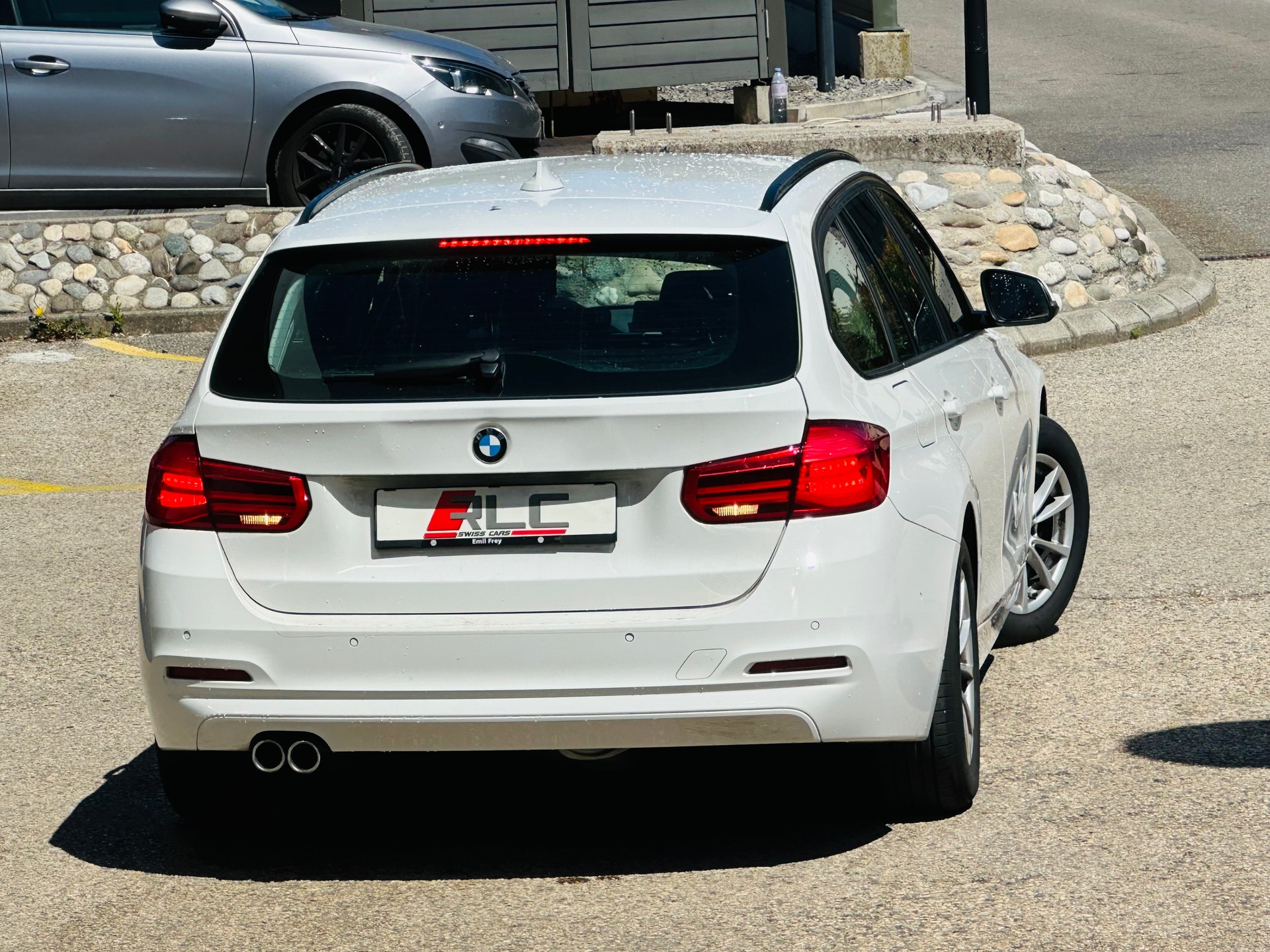 BMW 320d xDrive Touring Edition Luxury Line Steptronic-image-8