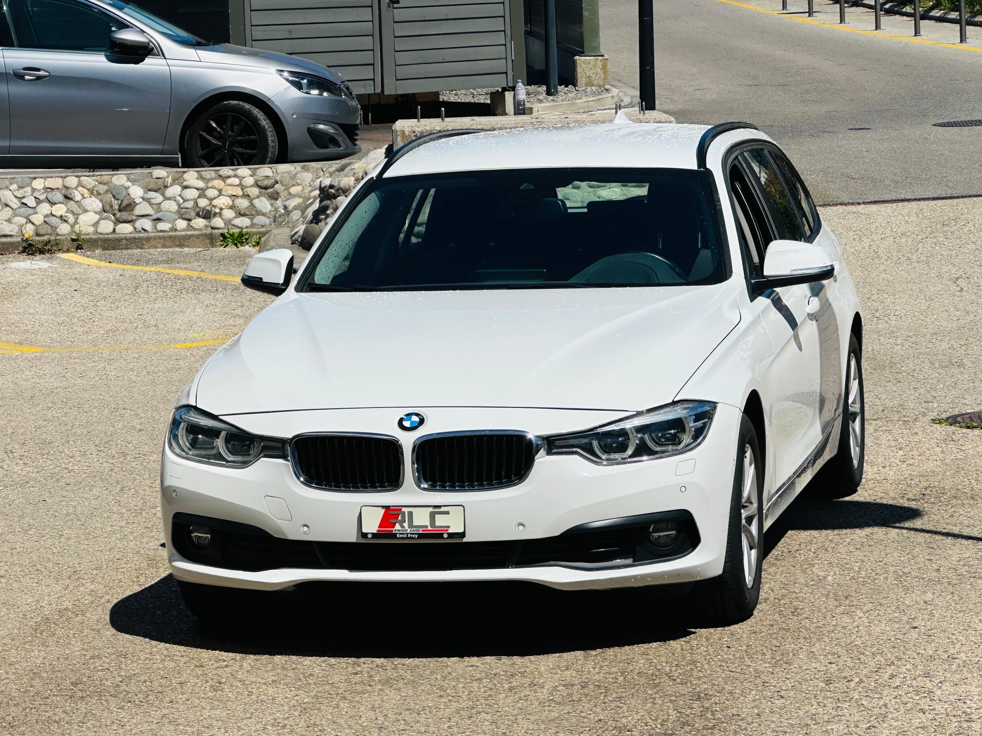 BMW 320d xDrive Touring Edition Luxury Line Steptronic-image-5