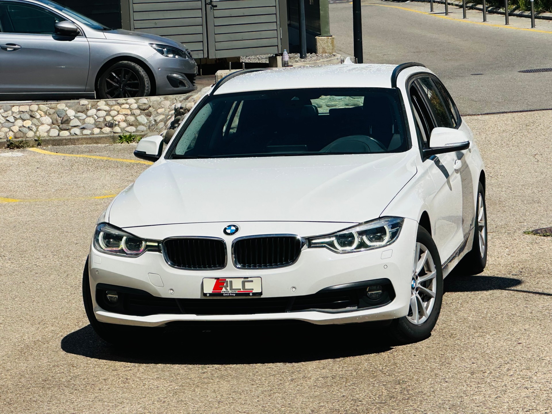 BMW 320d xDrive Touring Edition Luxury Line Steptronic-image-0