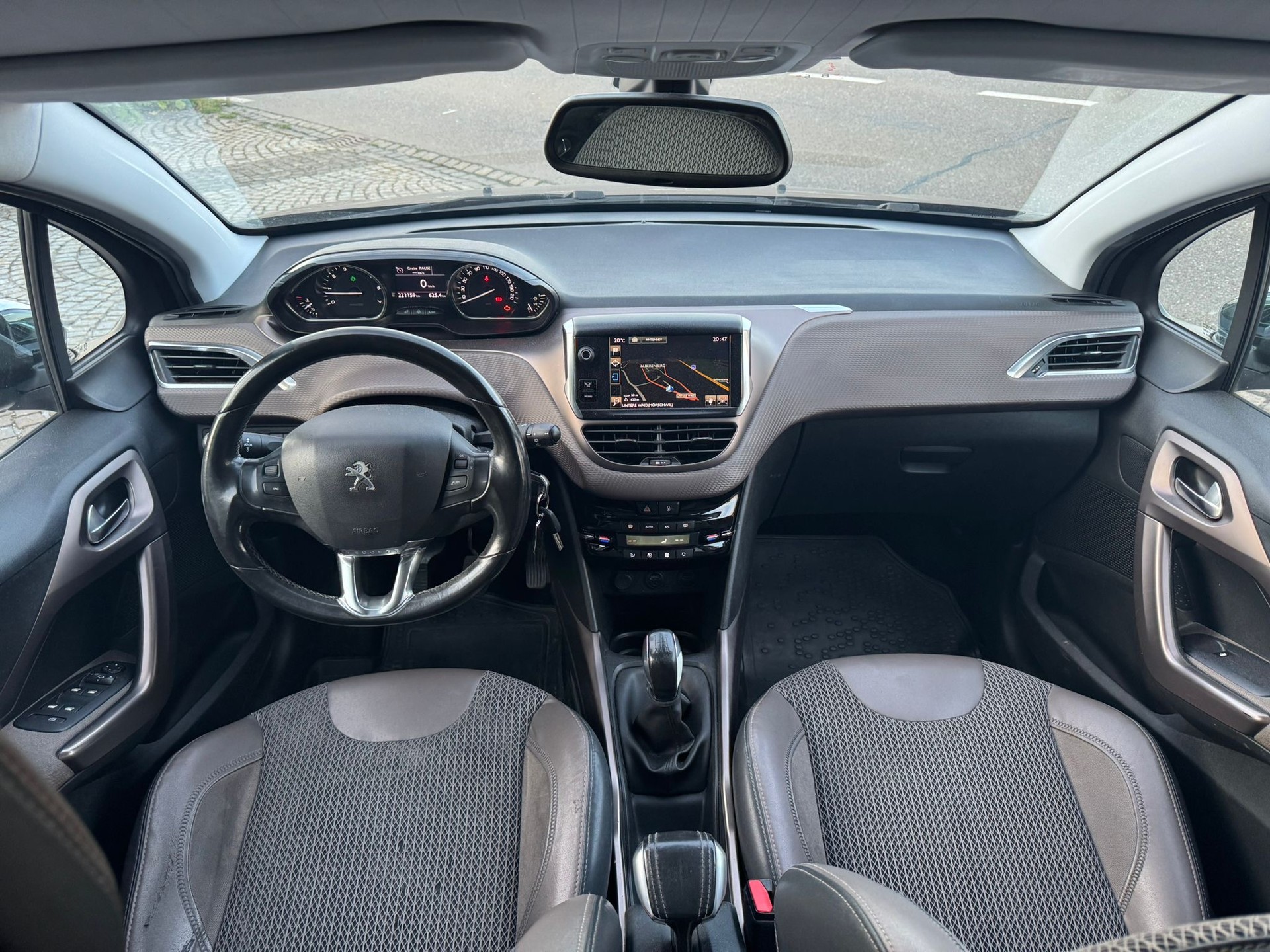 PEUGEOT 2008 1.6 VTI Allure-image-9
