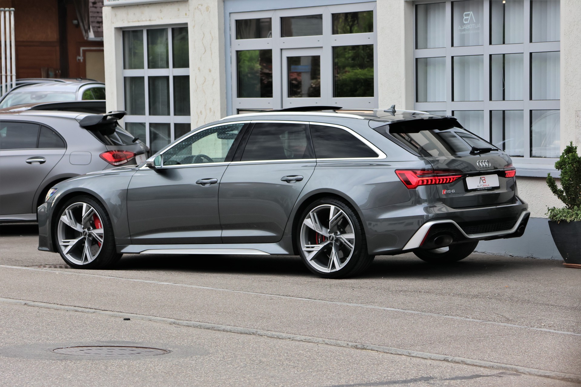 AUDI RS6 Avant 4.0 TFSI V8 quattro "VOLLAUSSTATTUNG"-image-4
