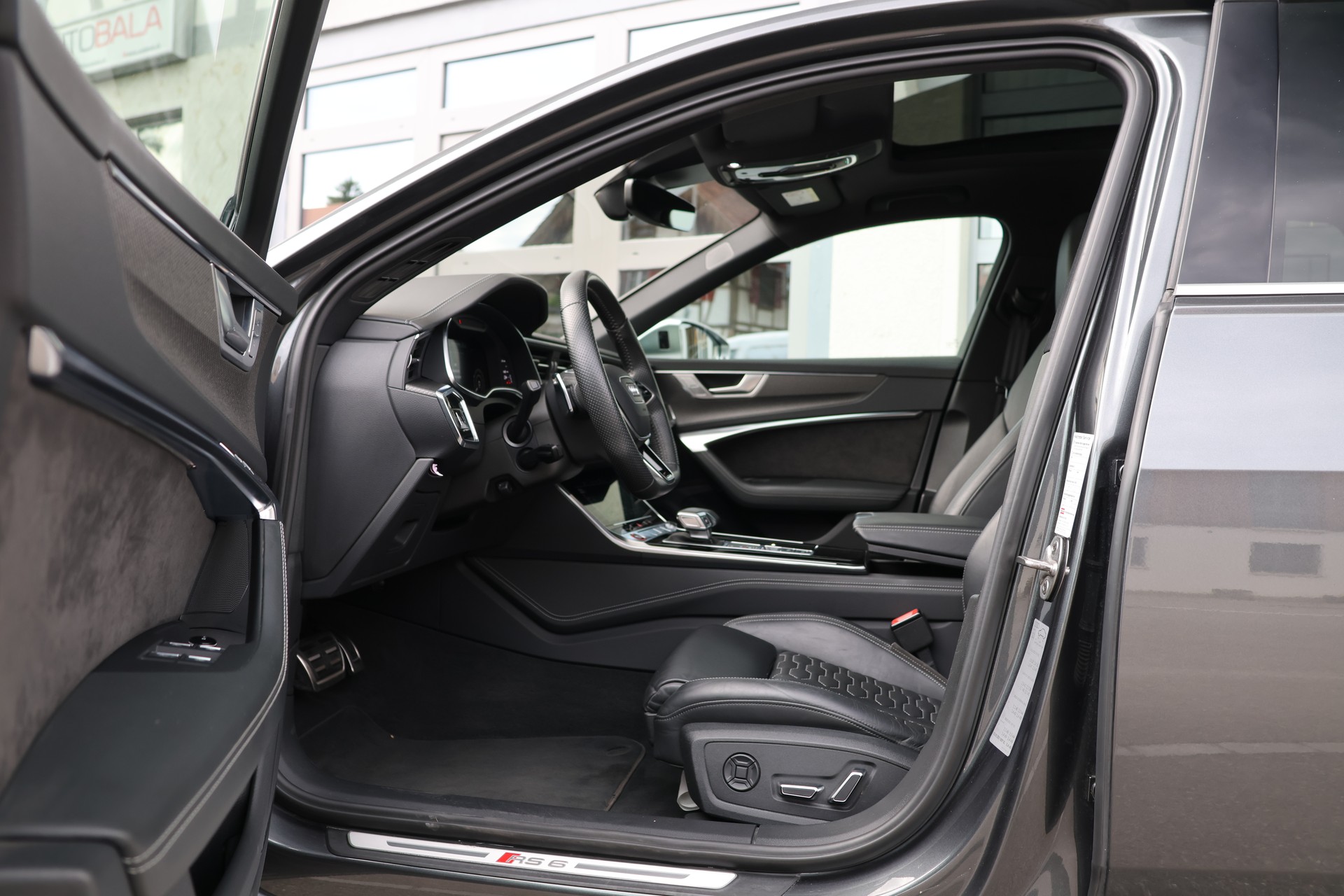 AUDI RS6 Avant 4.0 TFSI V8 quattro "VOLLAUSSTATTUNG"-image-9