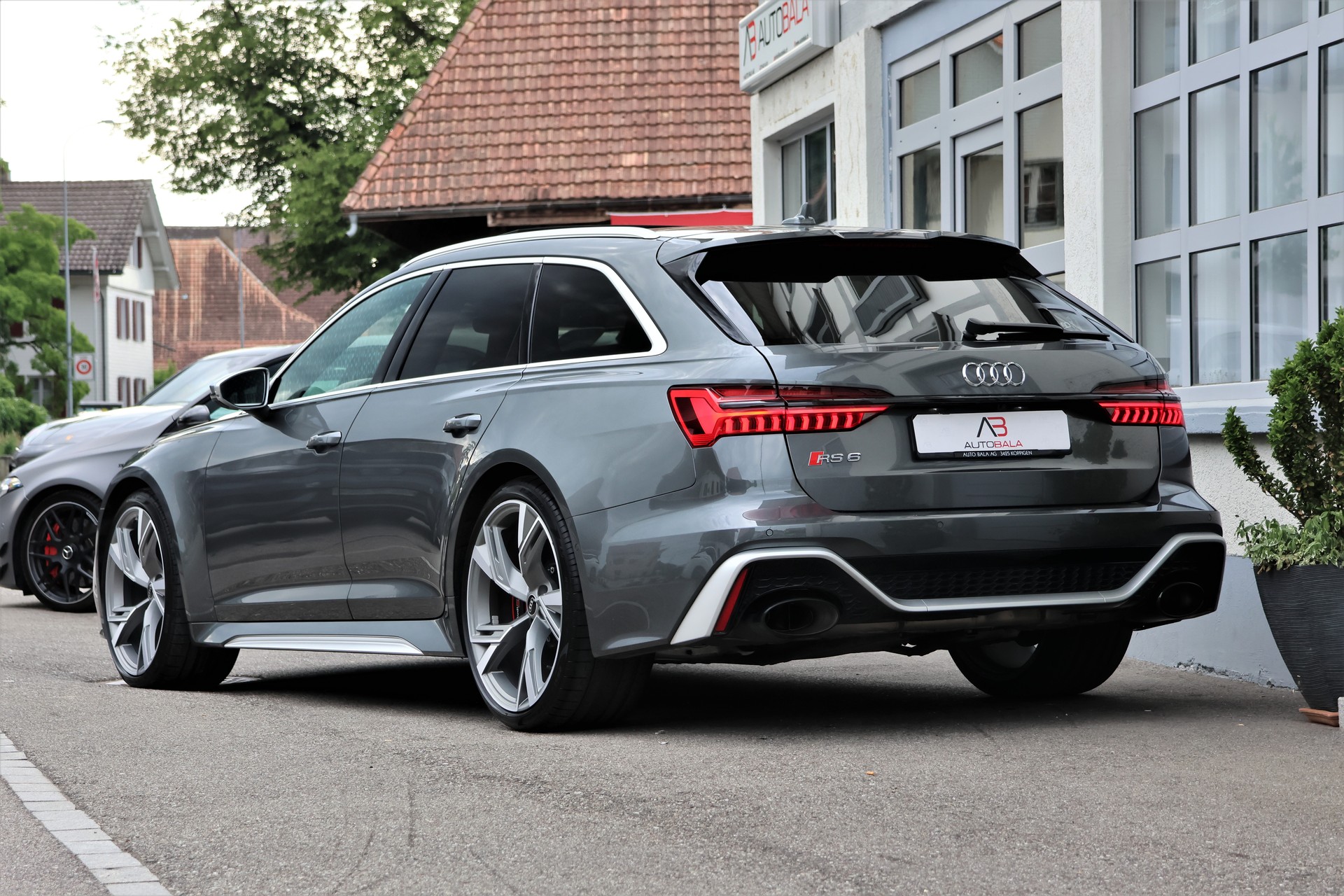 AUDI RS6 Avant 4.0 TFSI V8 quattro "VOLLAUSSTATTUNG"-image-2