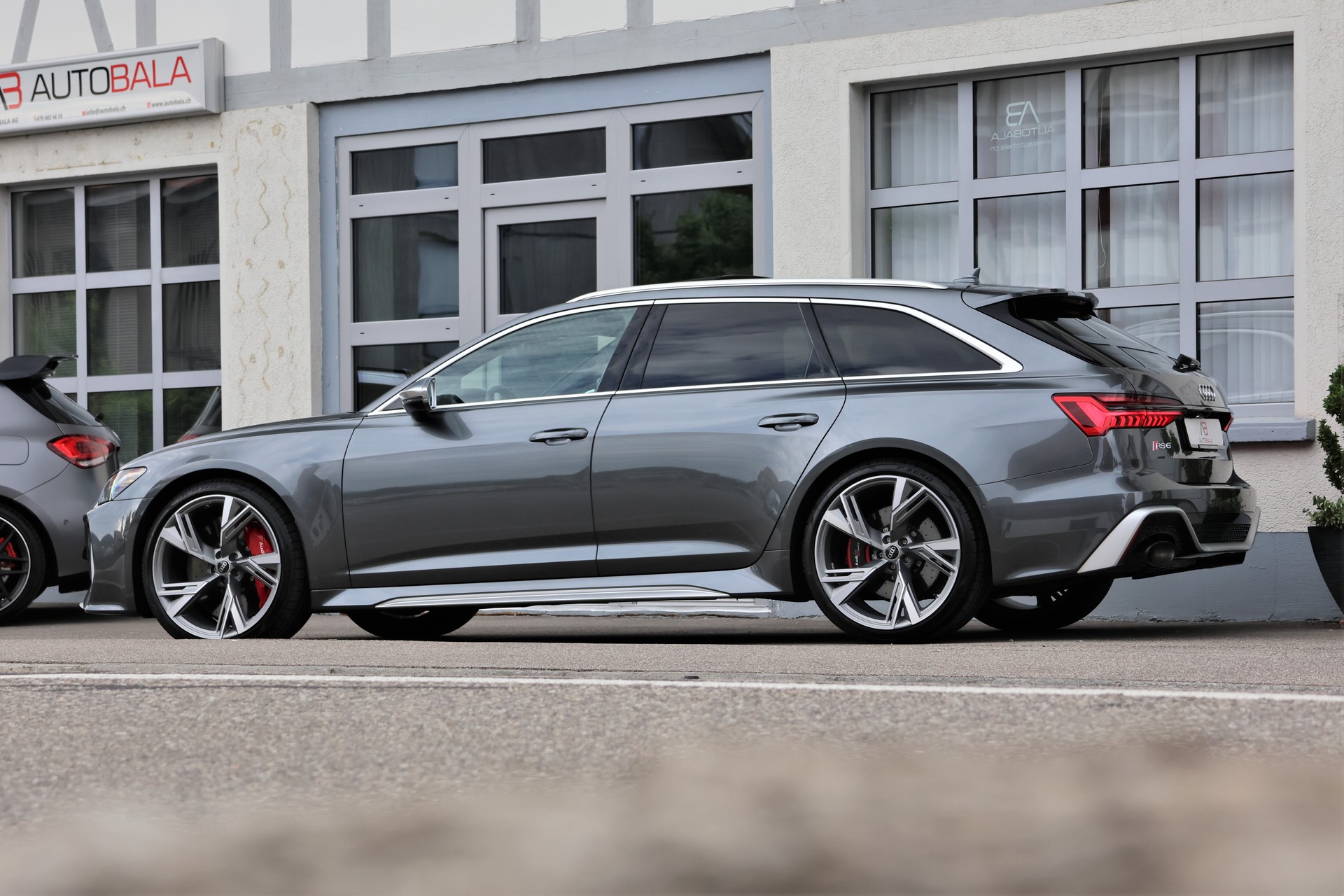 AUDI RS6 Avant 4.0 TFSI V8 quattro "VOLLAUSSTATTUNG"-image-3