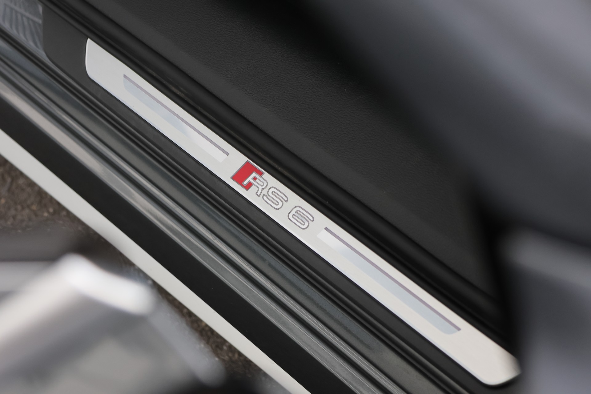 AUDI RS6 Avant 4.0 TFSI V8 quattro "VOLLAUSSTATTUNG"-image-23