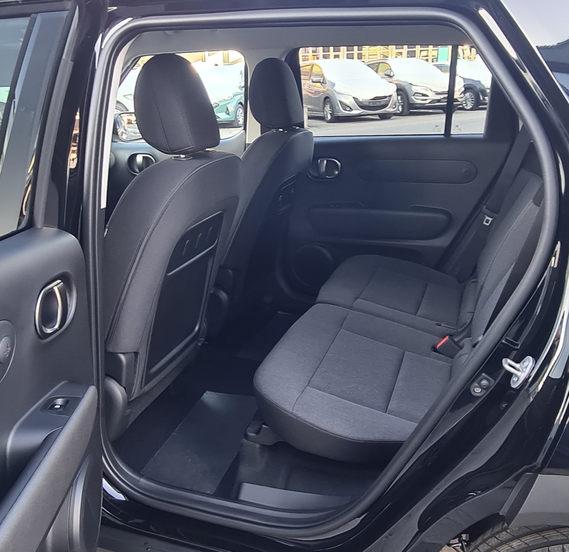 HYUNDAI Inster 49kWh Amplia-image-10