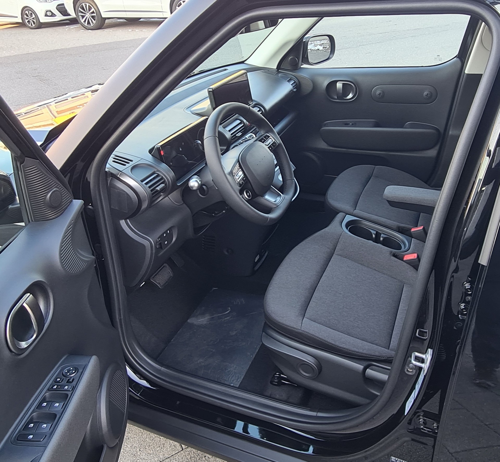 HYUNDAI Inster 49kWh Amplia-image-9