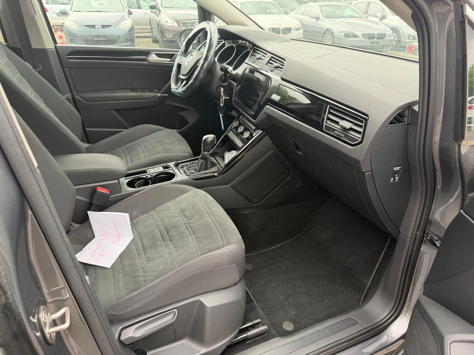 VW Touran 2.0 TDI BlueMotion Technology Comfortline DSG-image-11