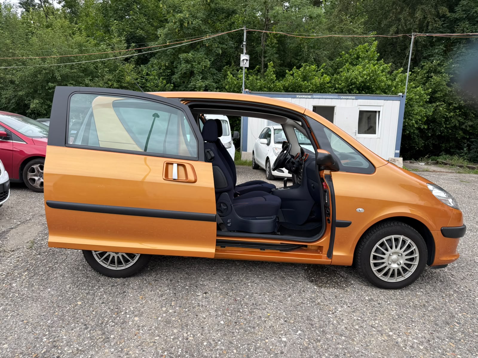 PEUGEOT 1007 1.6 Trendy 2-Tronic-image-4