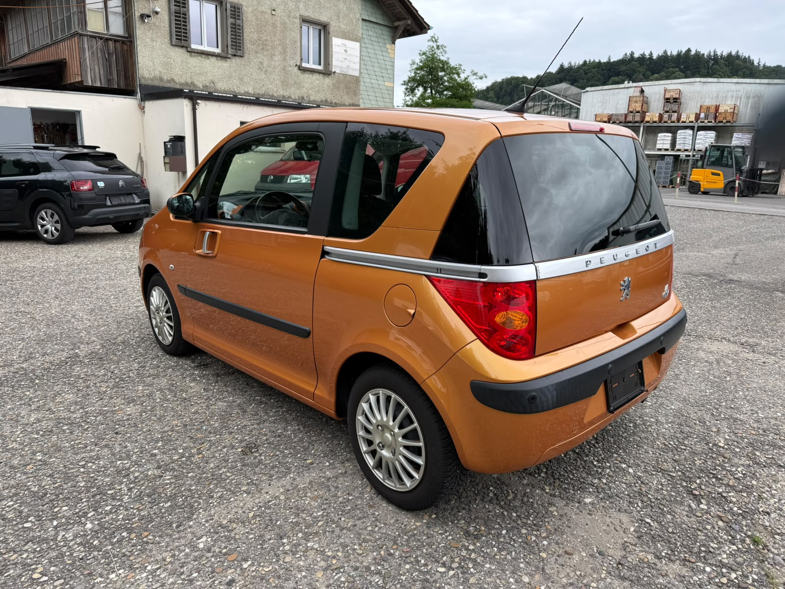 PEUGEOT 1007 1.6 Trendy 2-Tronic-image-8
