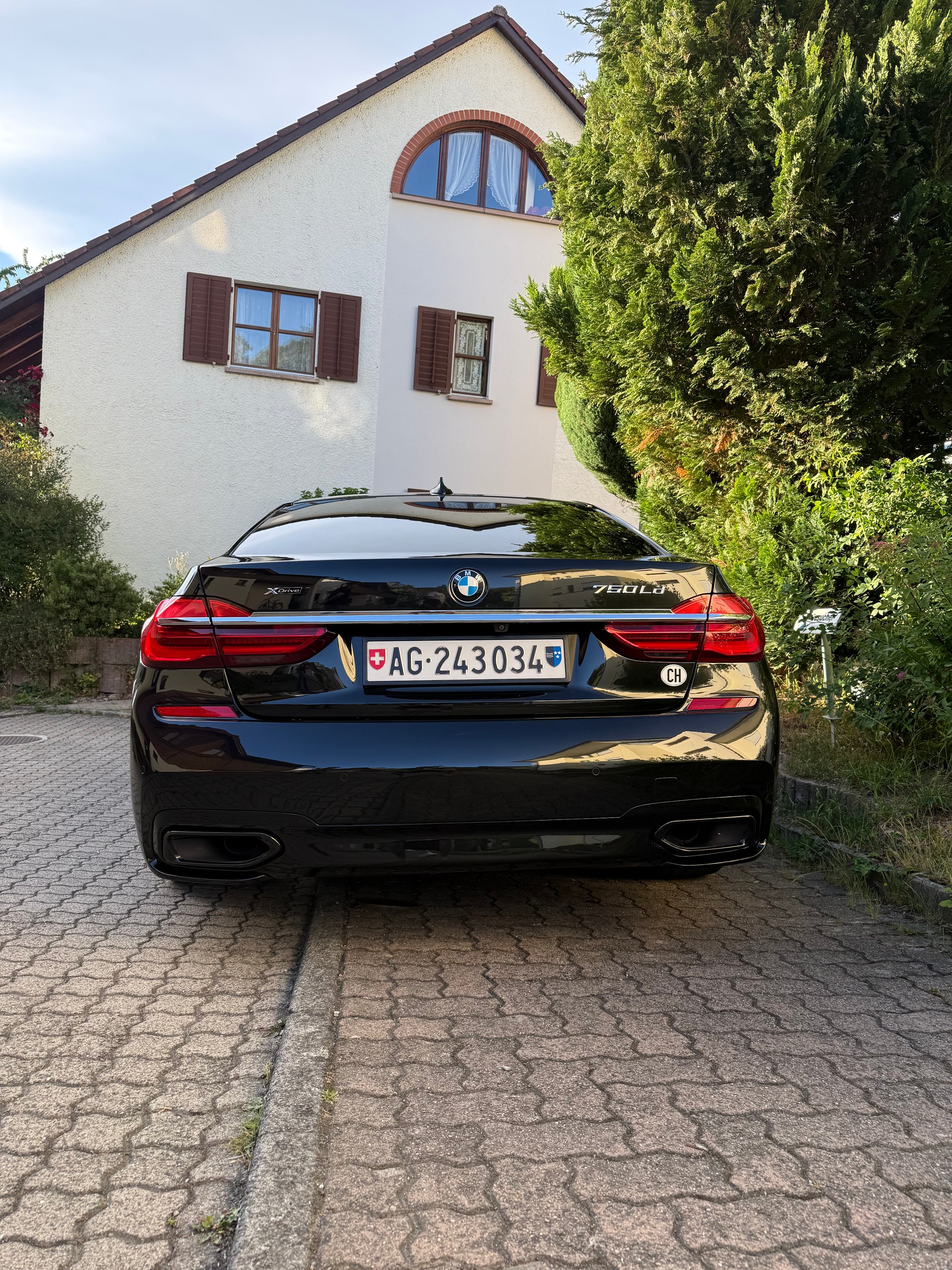 BMW 750Ld xDrive-image-4