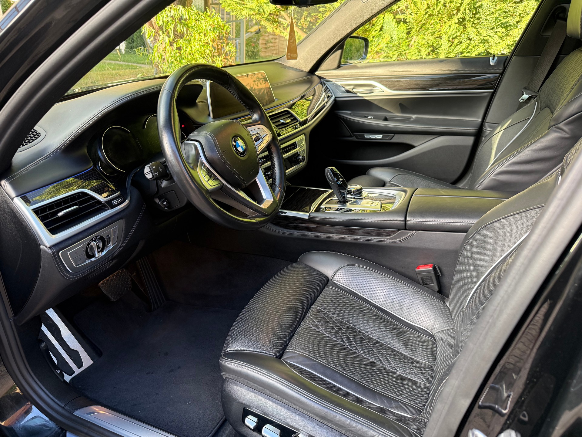 BMW 750Ld xDrive-image-6
