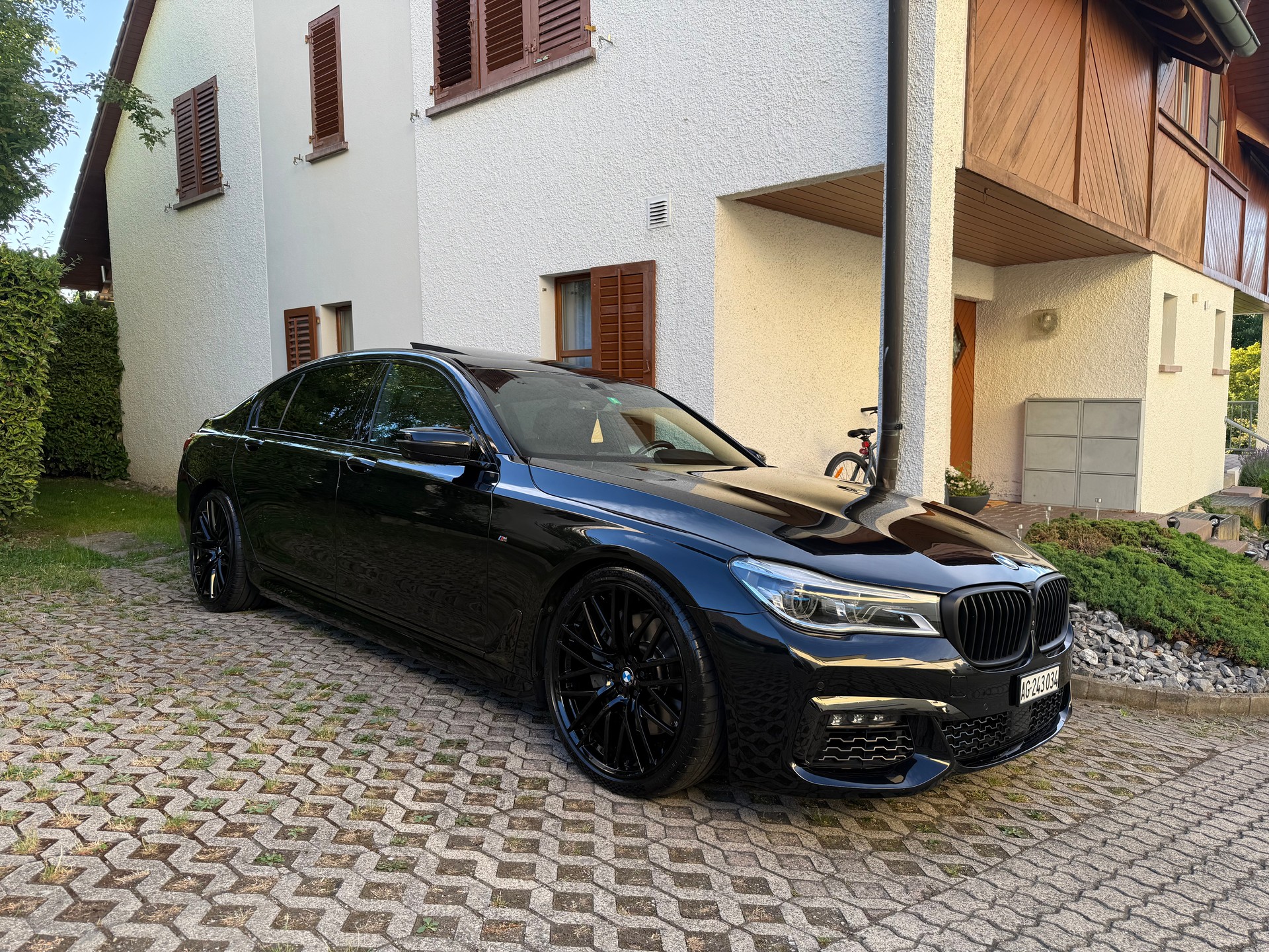 BMW 750Ld xDrive-image-1