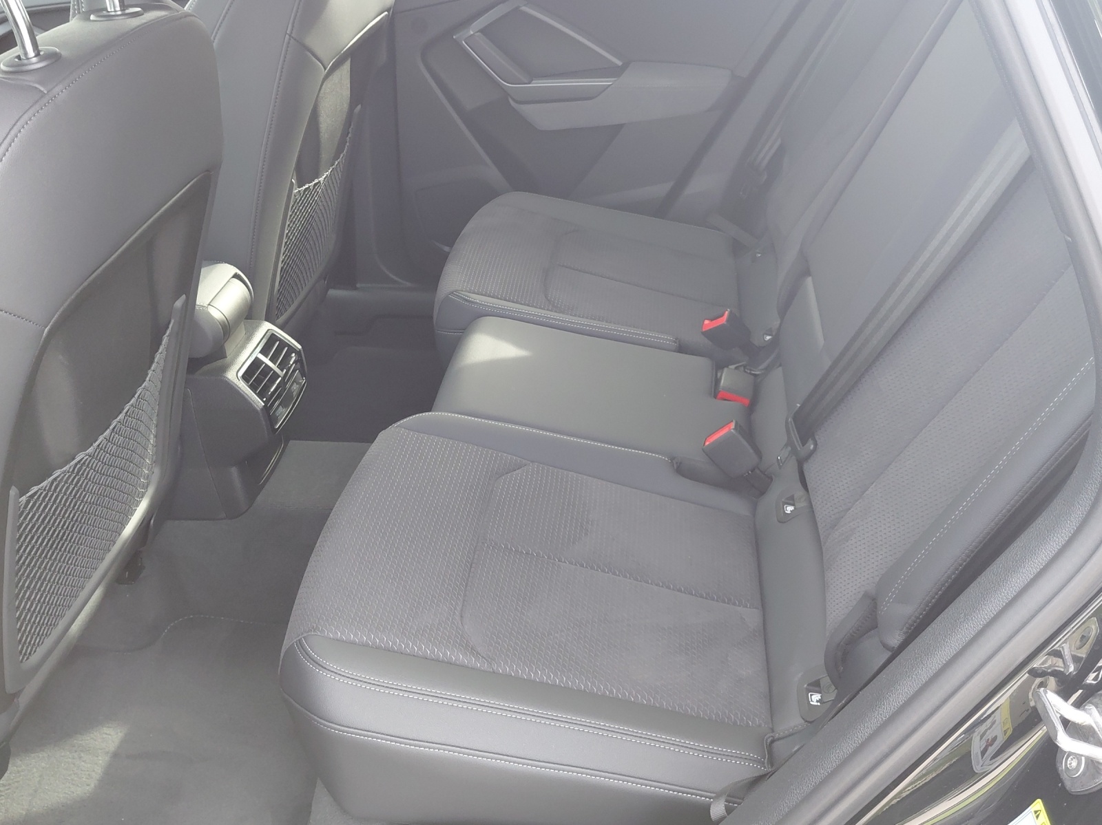 AUDI Q3 40 TDI S line quattro S-tronic-image-11