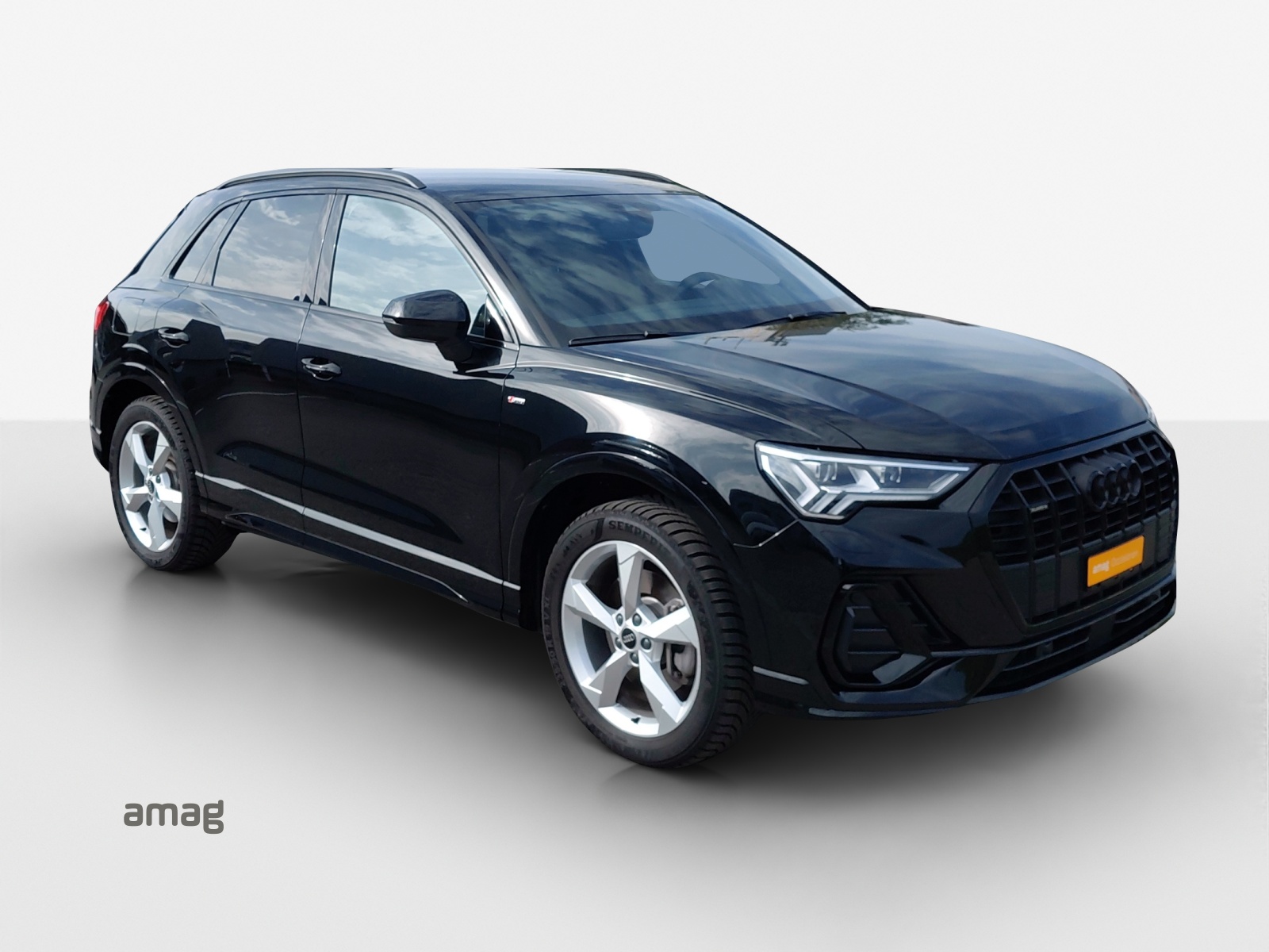 AUDI Q3 40 TDI S line quattro S-tronic-image-5