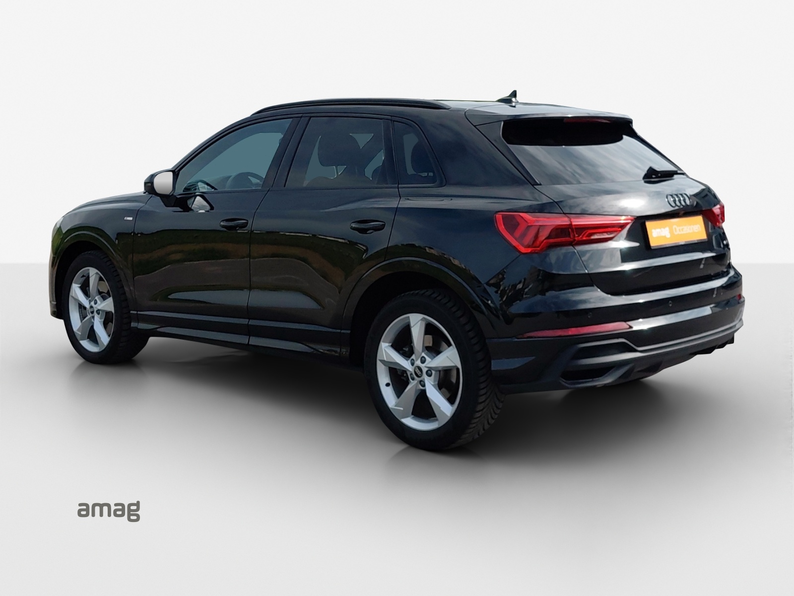 AUDI Q3 40 TDI S line quattro S-tronic-image-2