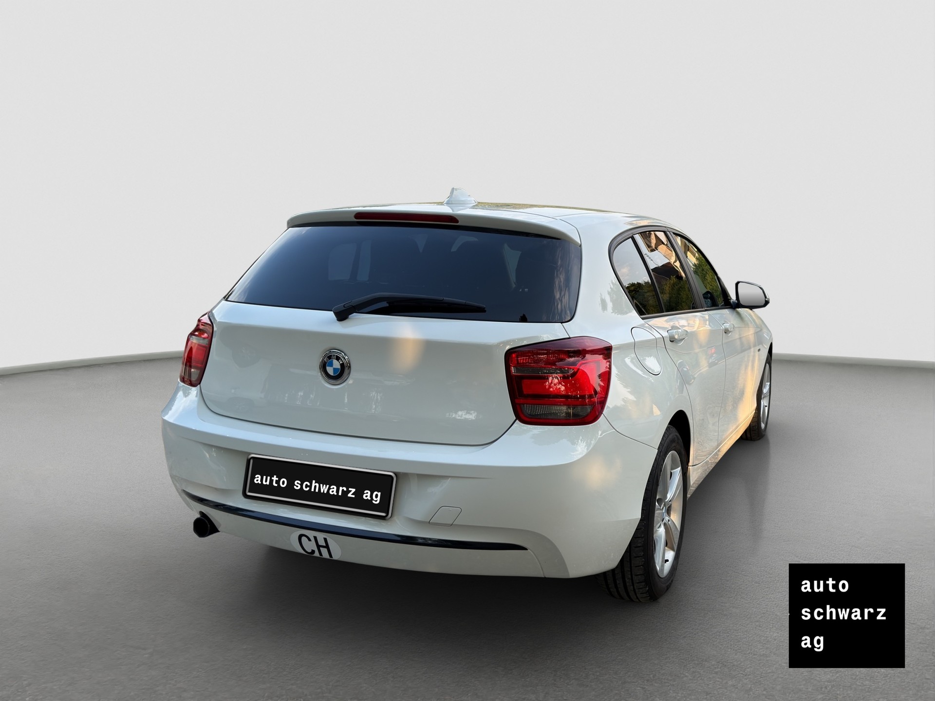 BMW 116d Sport Line Steptronic-image-4