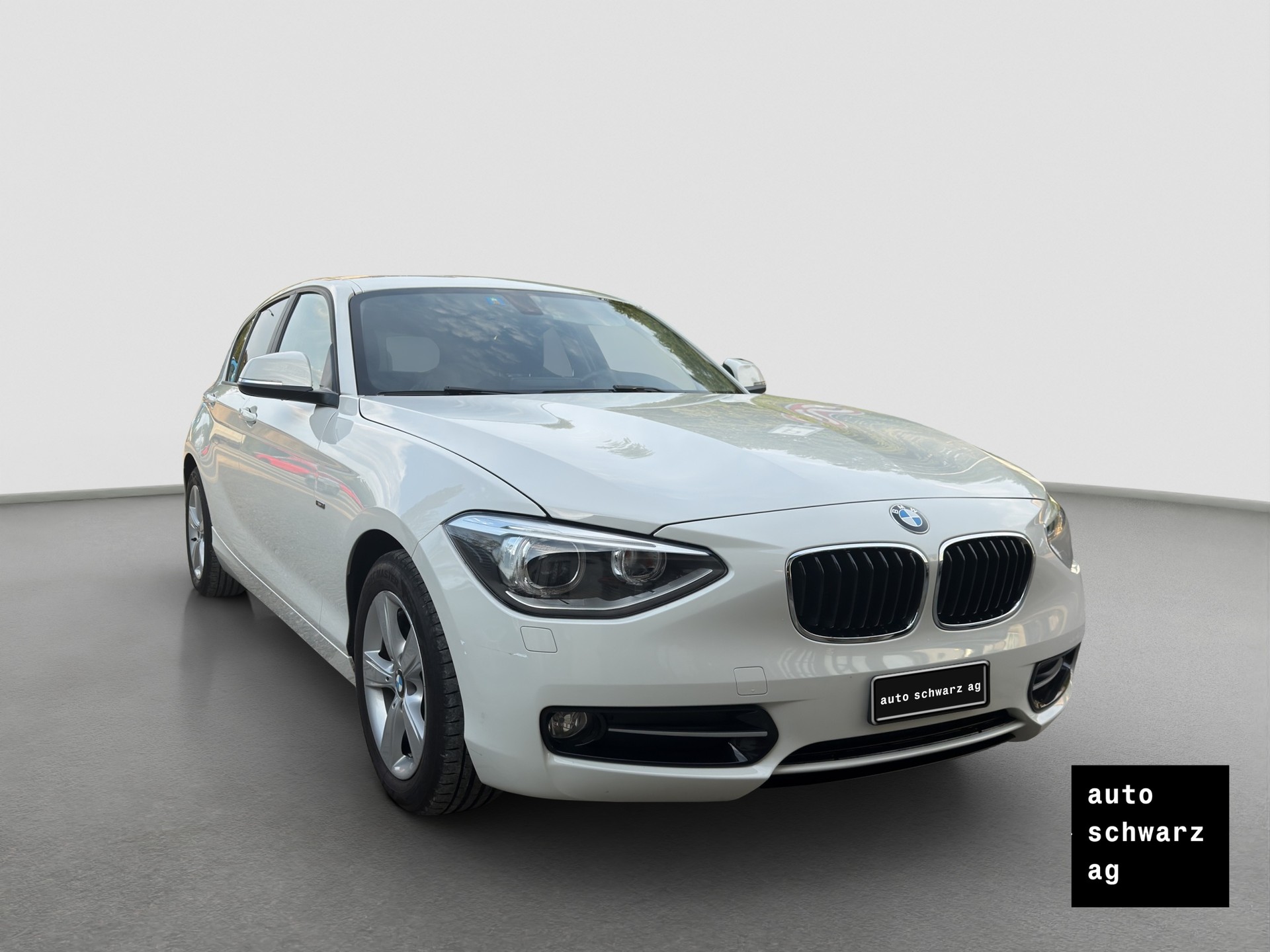 BMW 116d Sport Line Steptronic-image-2