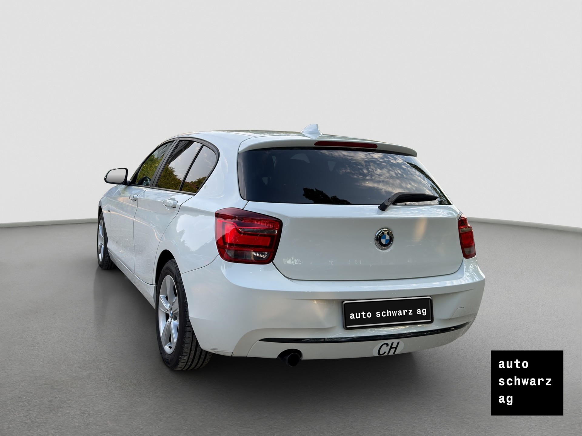 BMW 116d Sport Line Steptronic-image-6