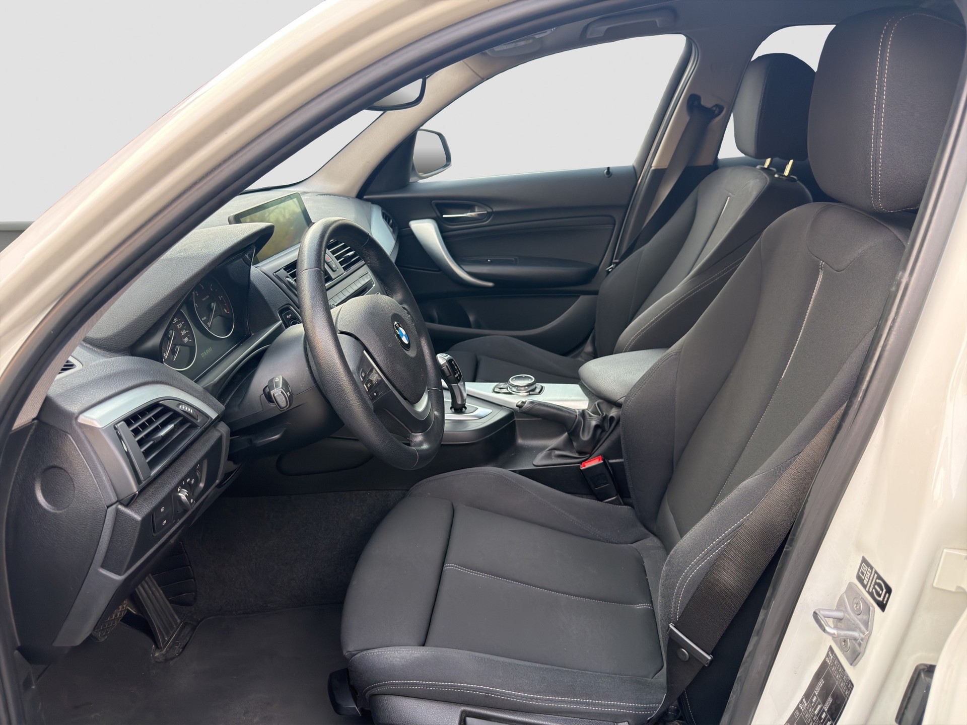 BMW 116d Sport Line Steptronic-image-9