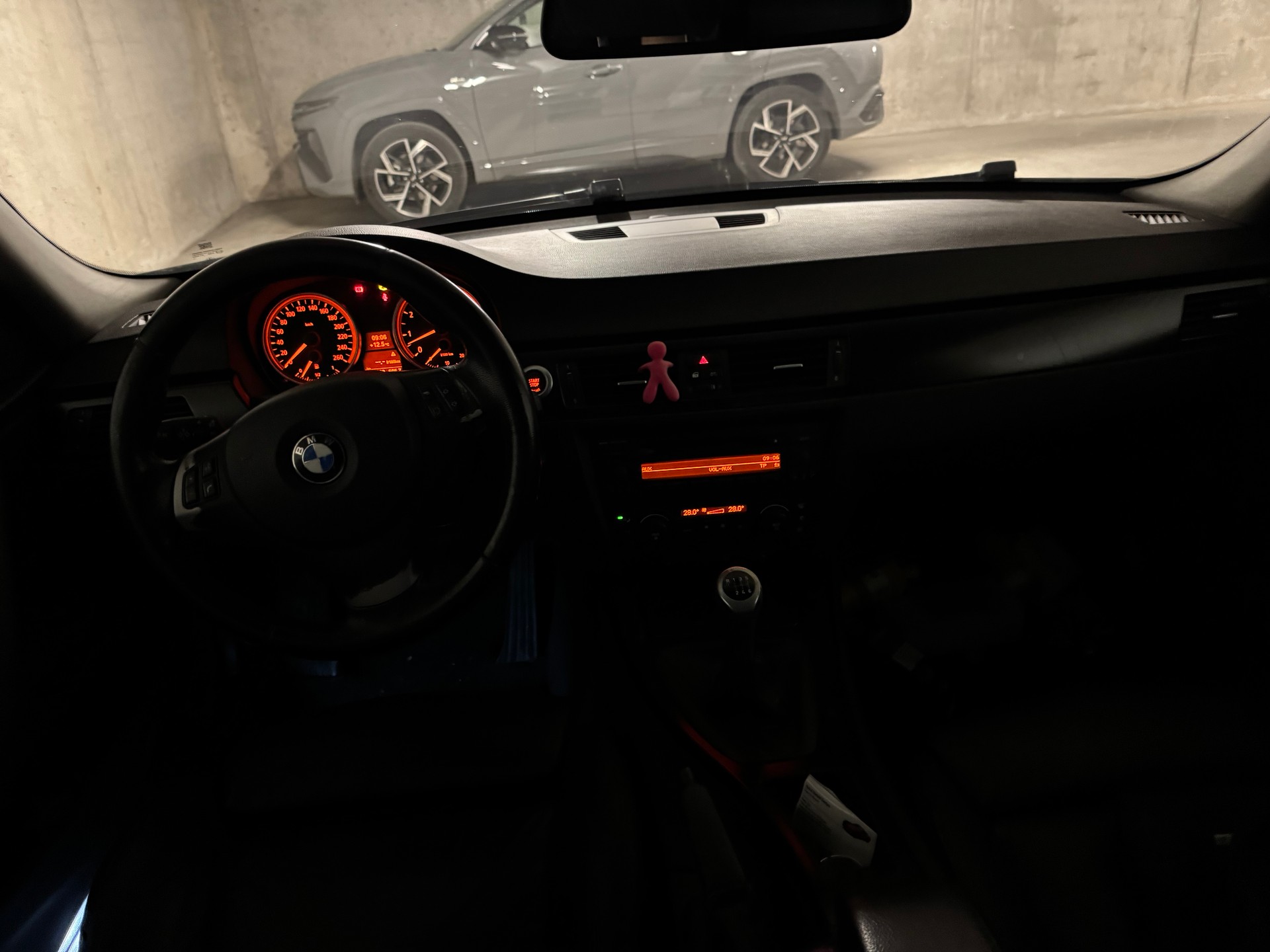 BMW 325xi Touring-image-11