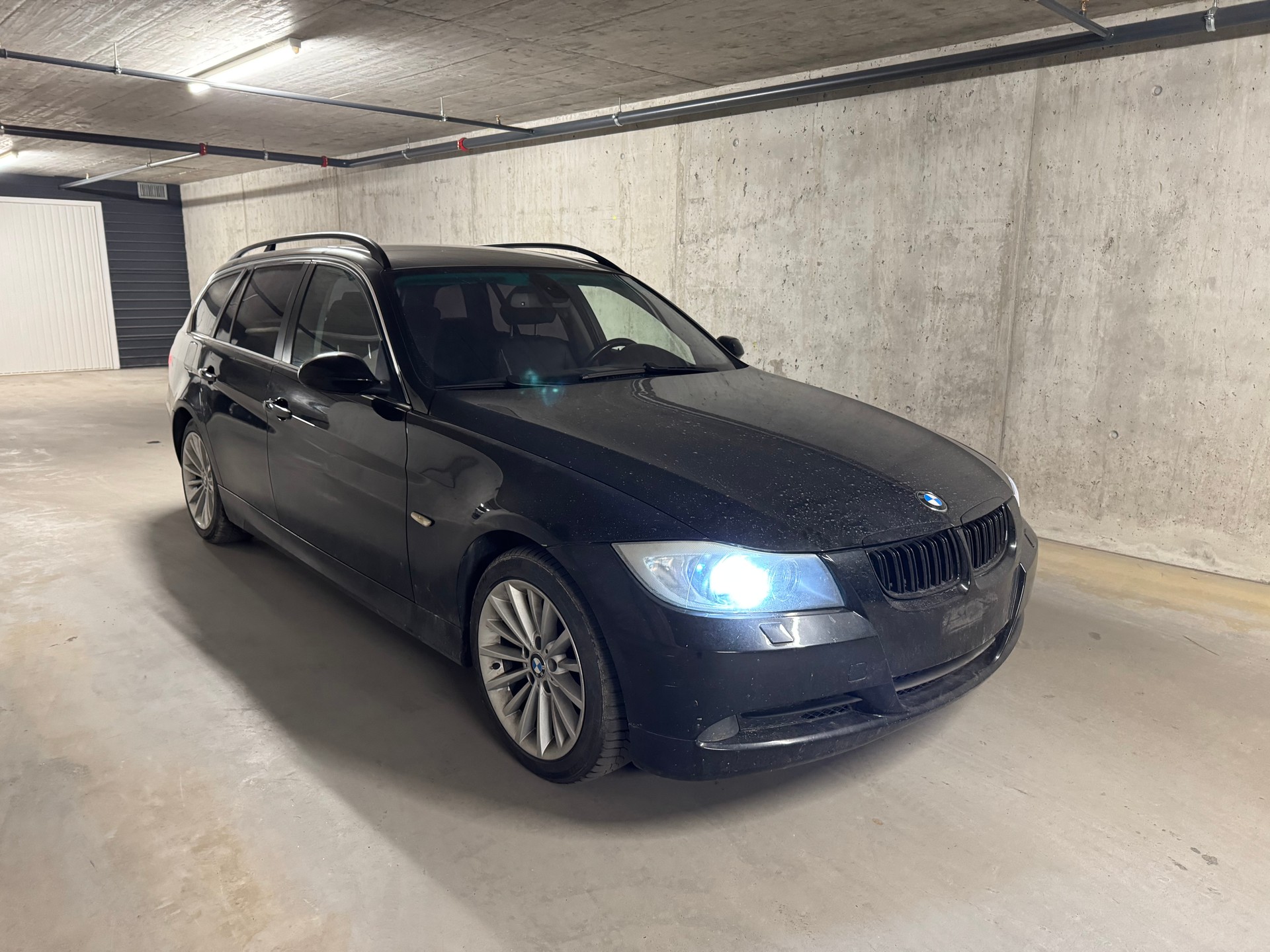 BMW 325xi Touring-image-1