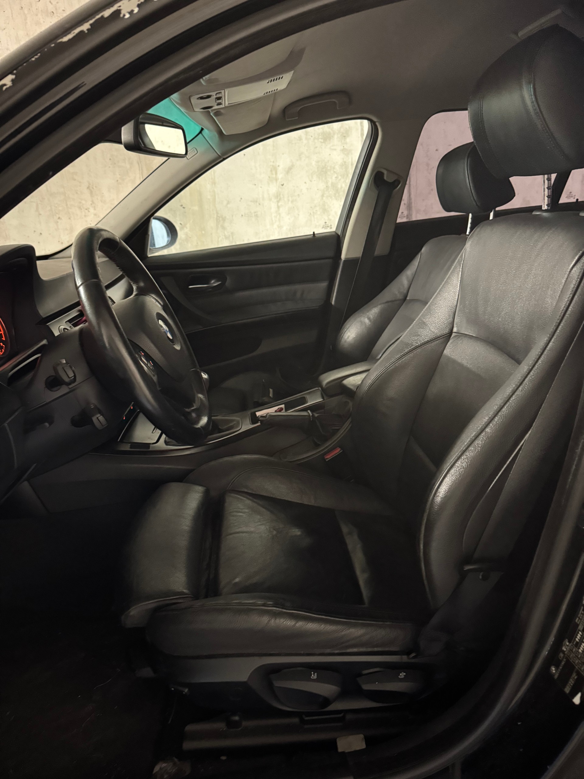 BMW 325xi Touring-image-6