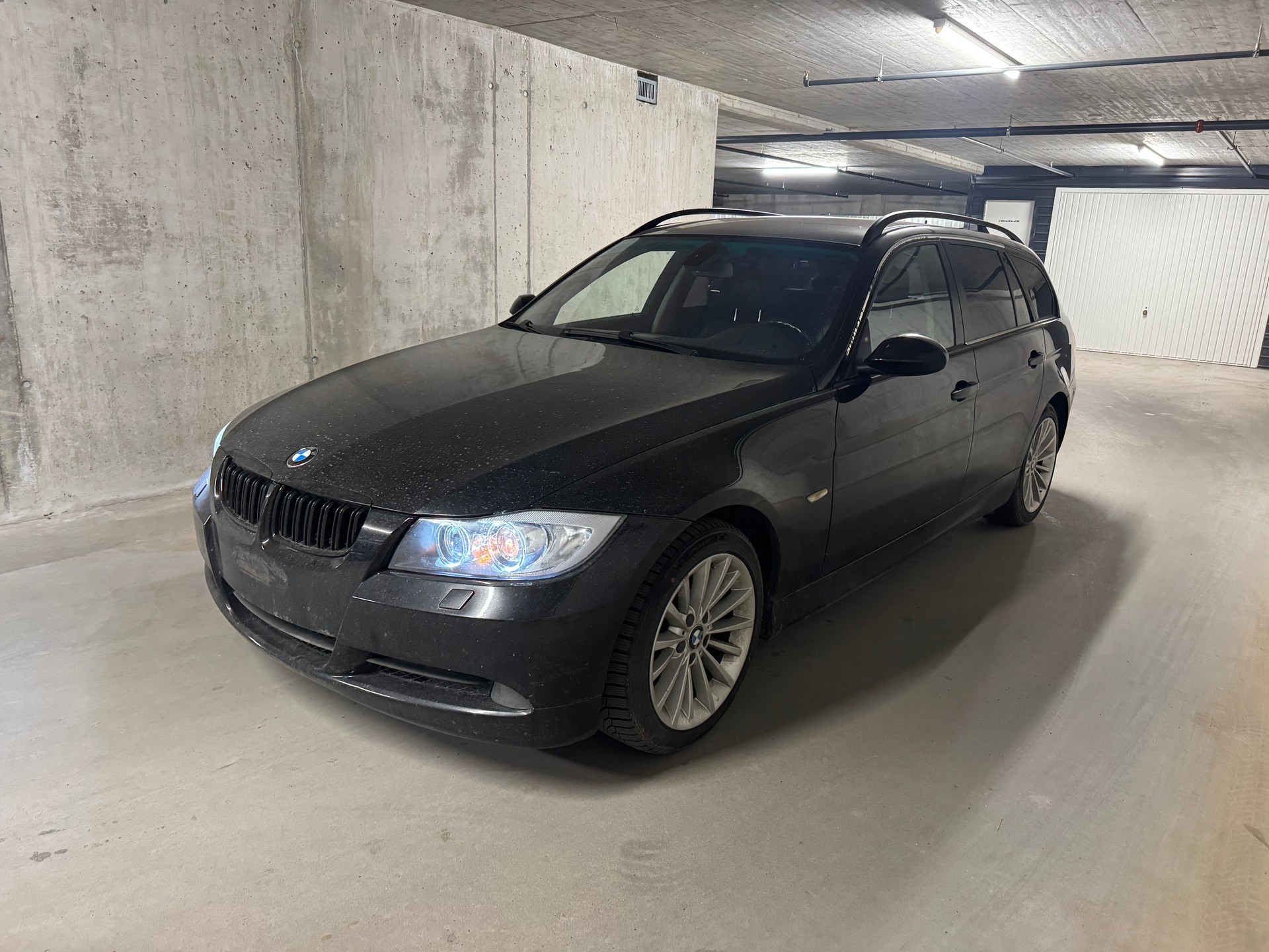 BMW 325xi Touring-image-0