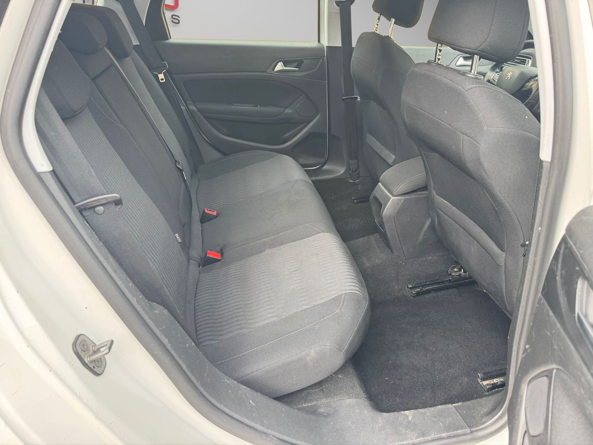 PEUGEOT 308 SW 1.2 THP Style-image-14