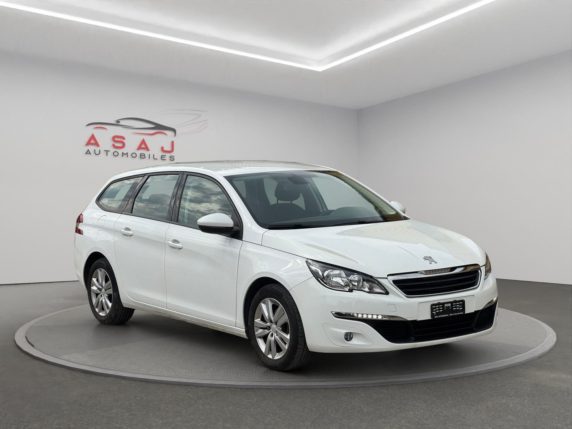 PEUGEOT 308 SW 1.2 THP Style-image-0