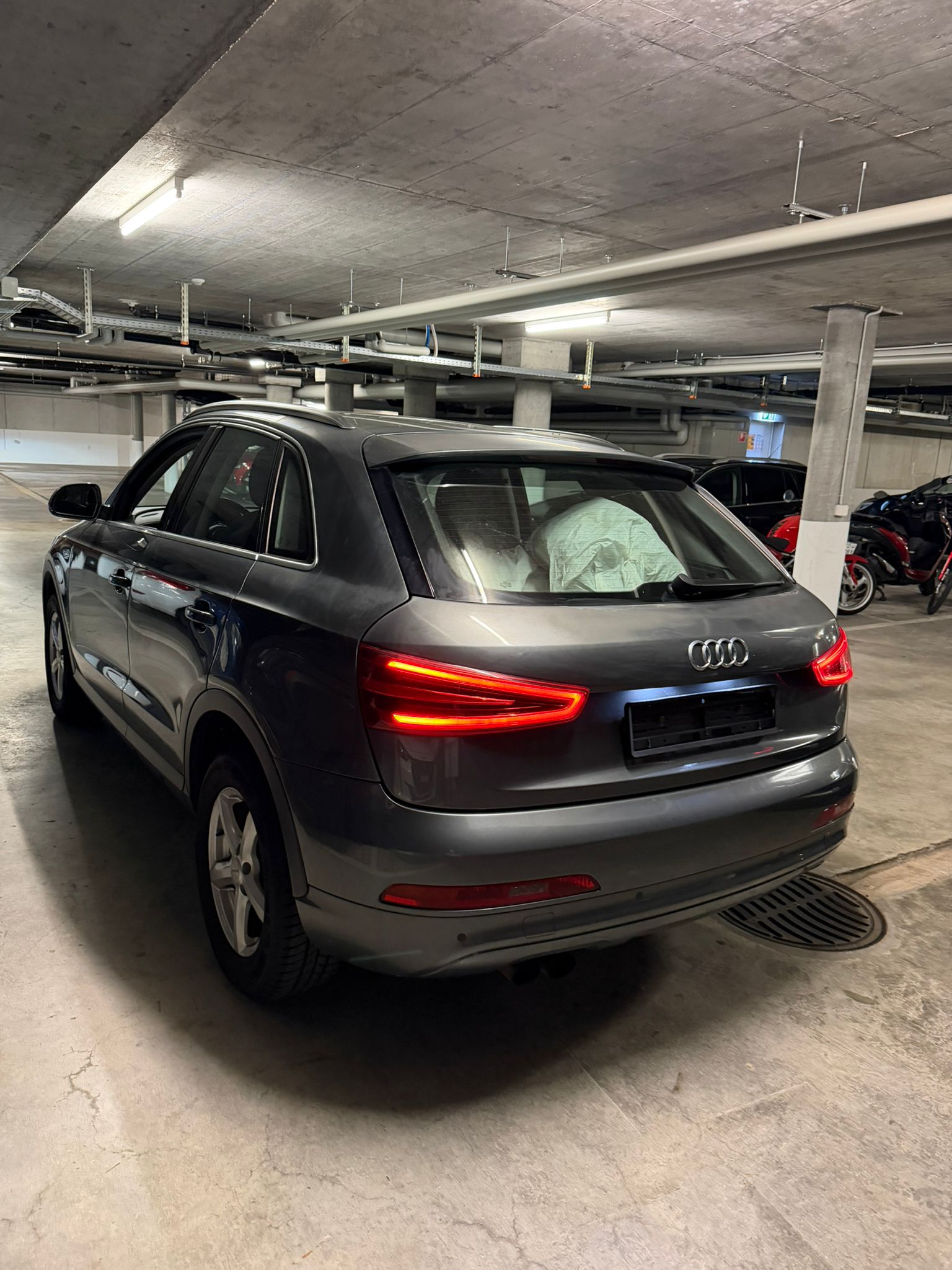 AUDI Q3 2.0 TFSI quattro-image-4