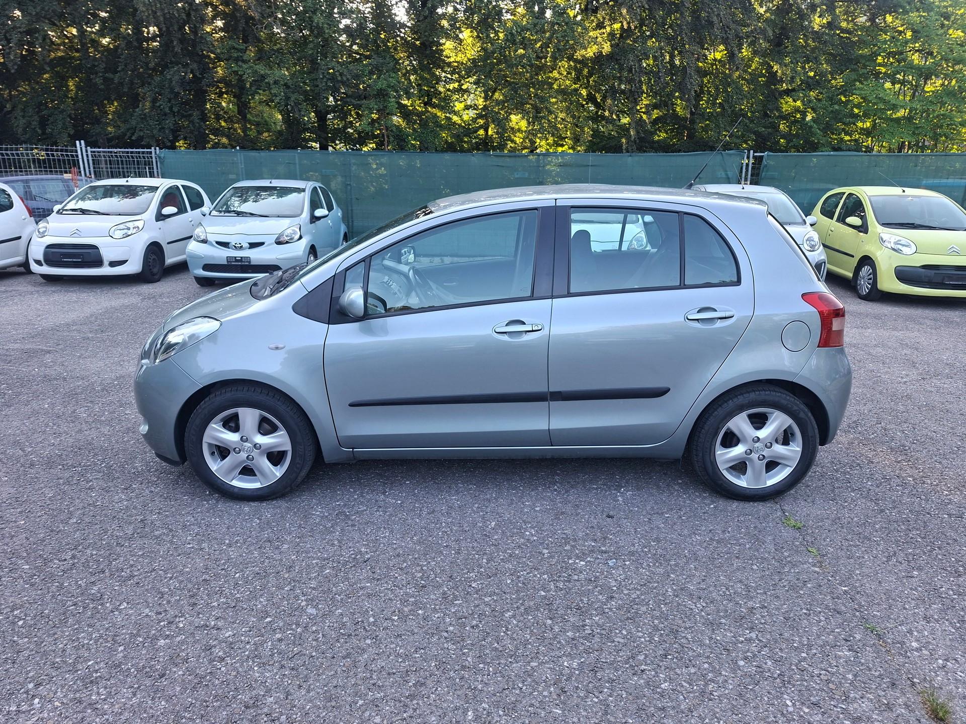 TOYOTA Yaris 1.3 Linea Luna-image-4
