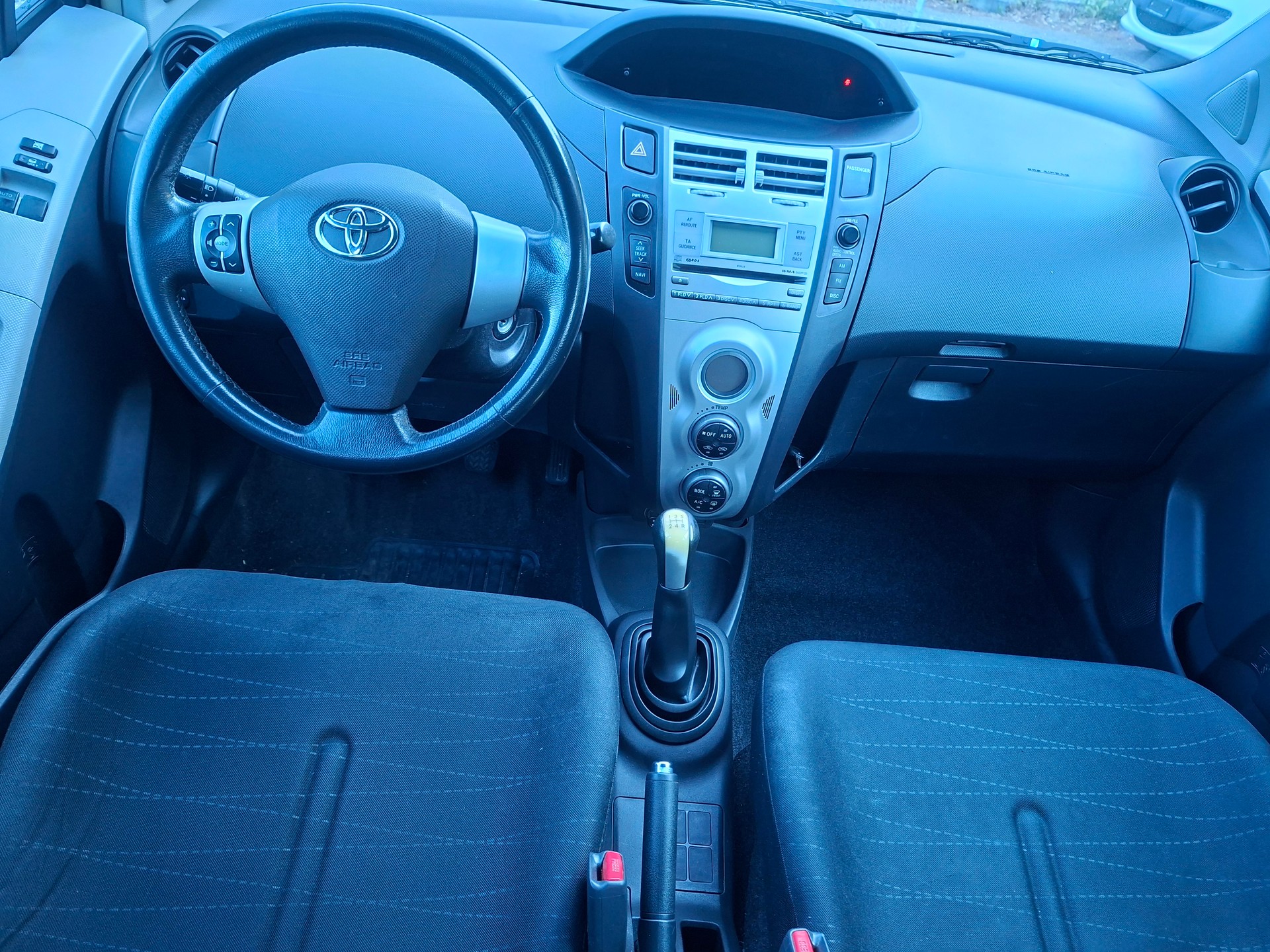 TOYOTA Yaris 1.3 Linea Luna-image-8
