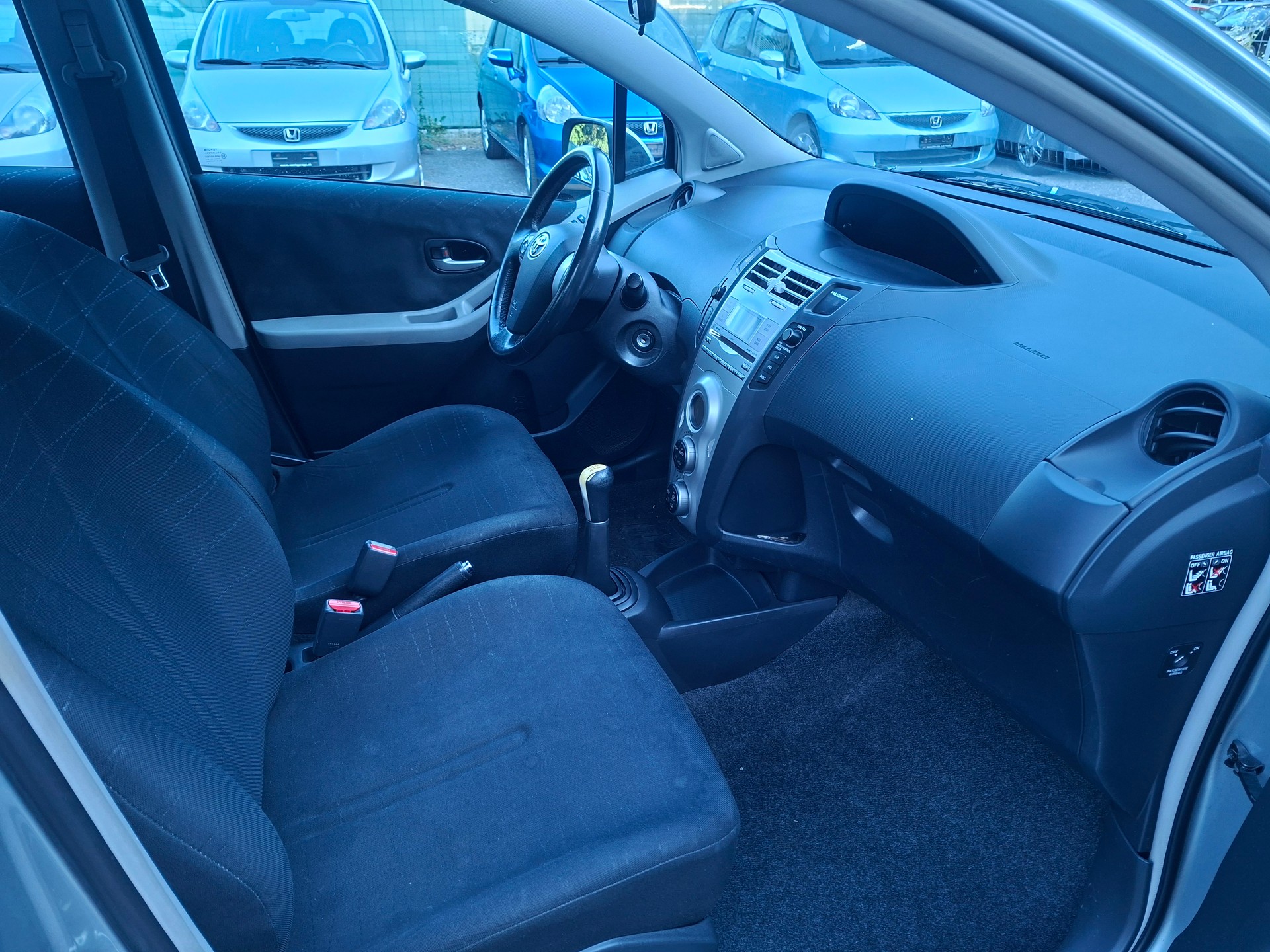 TOYOTA Yaris 1.3 Linea Luna-image-9