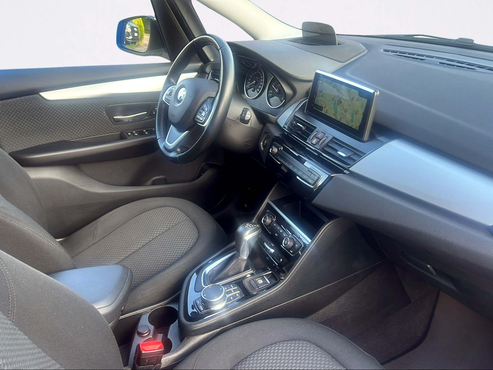 BMW 218d xDrive Gran Tourer Steptronic-image-2