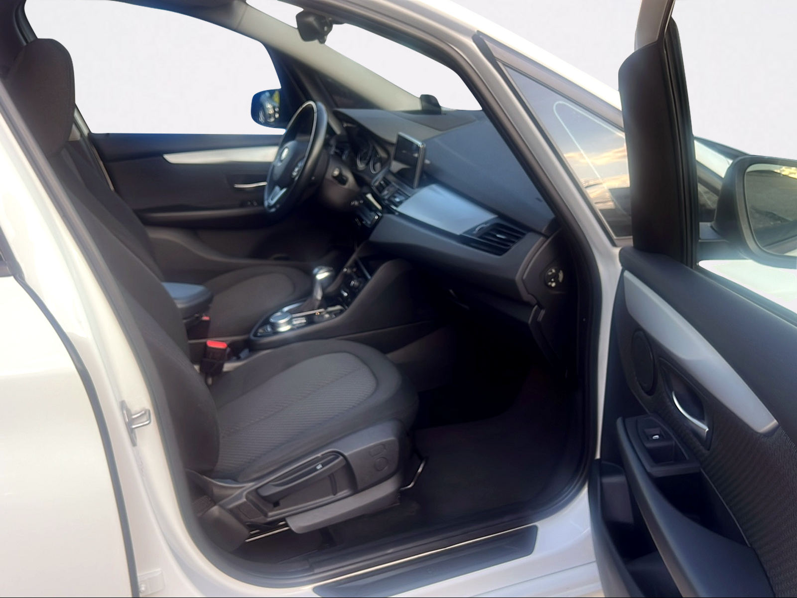 BMW 218d xDrive Gran Tourer Steptronic-image-3