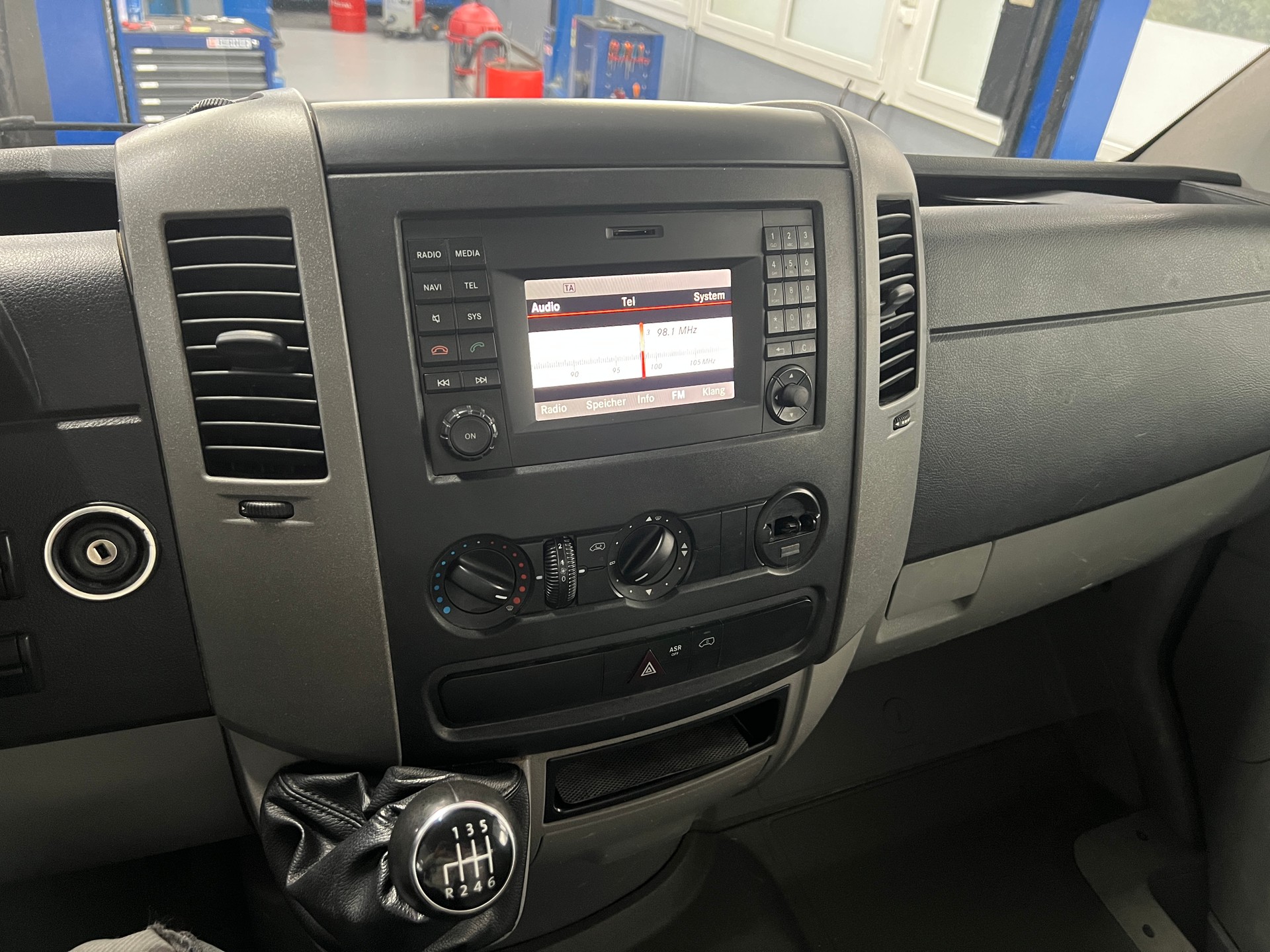 VW Crafter 35 2.0 TDI Entry-image-7