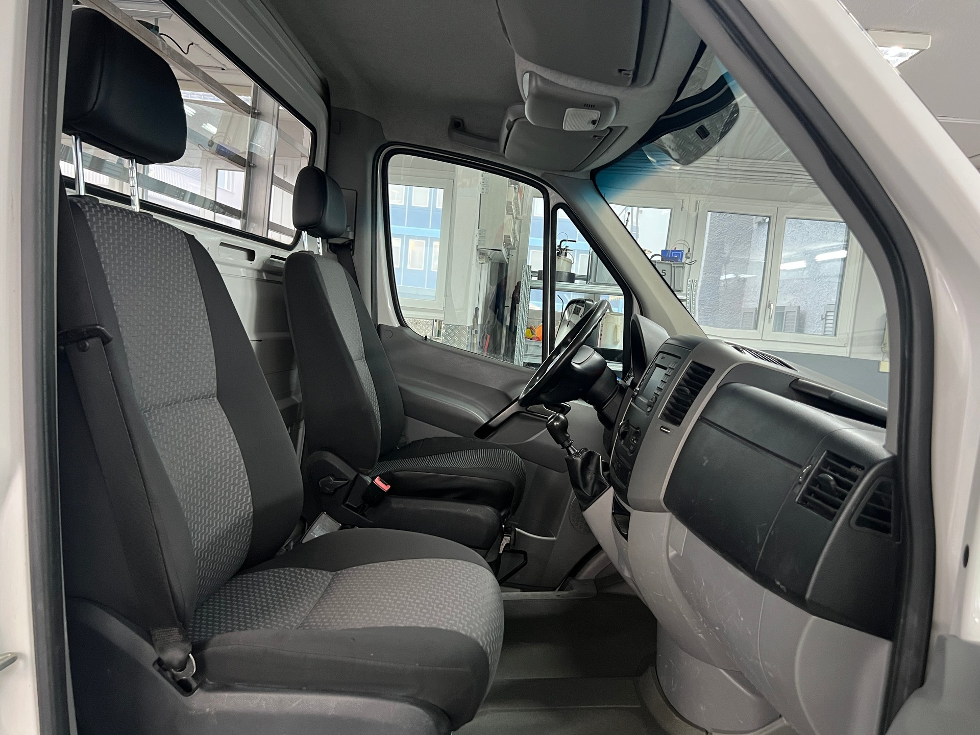 VW Crafter 35 2.0 TDI Entry-image-6