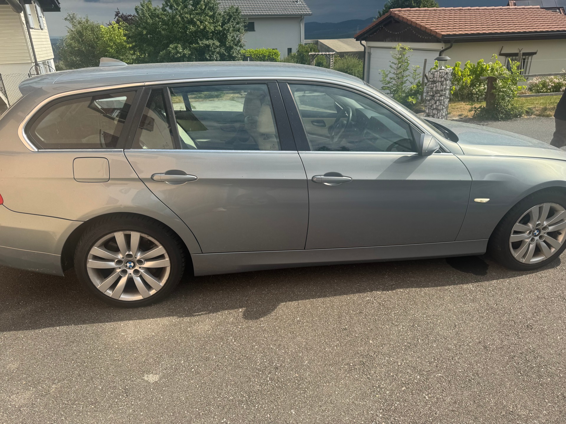 BMW 330xi Touring-image-4