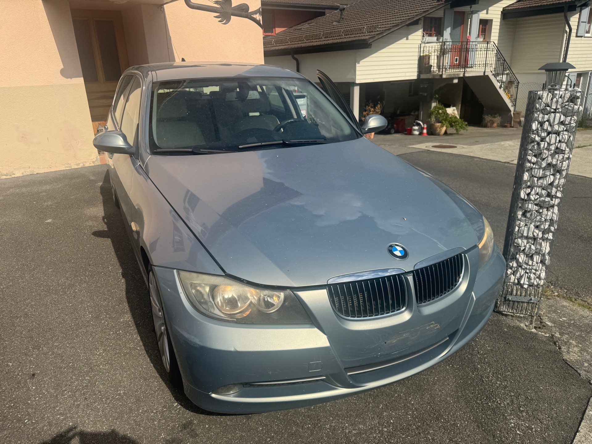 BMW 330xi Touring-image-0
