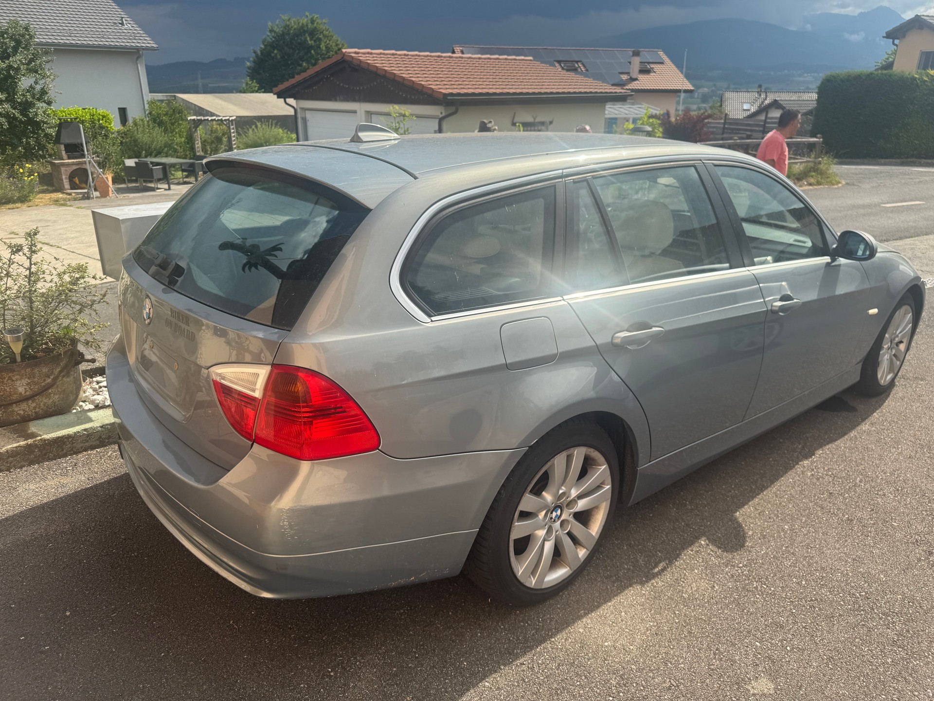 BMW 330xi Touring-image-3