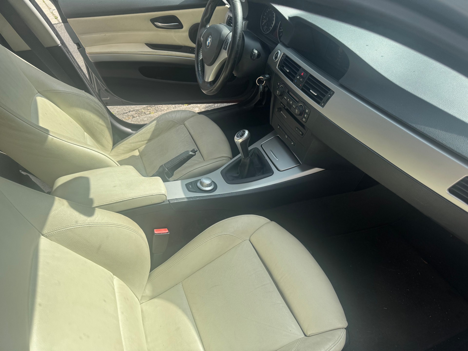 BMW 330xi Touring-image-6