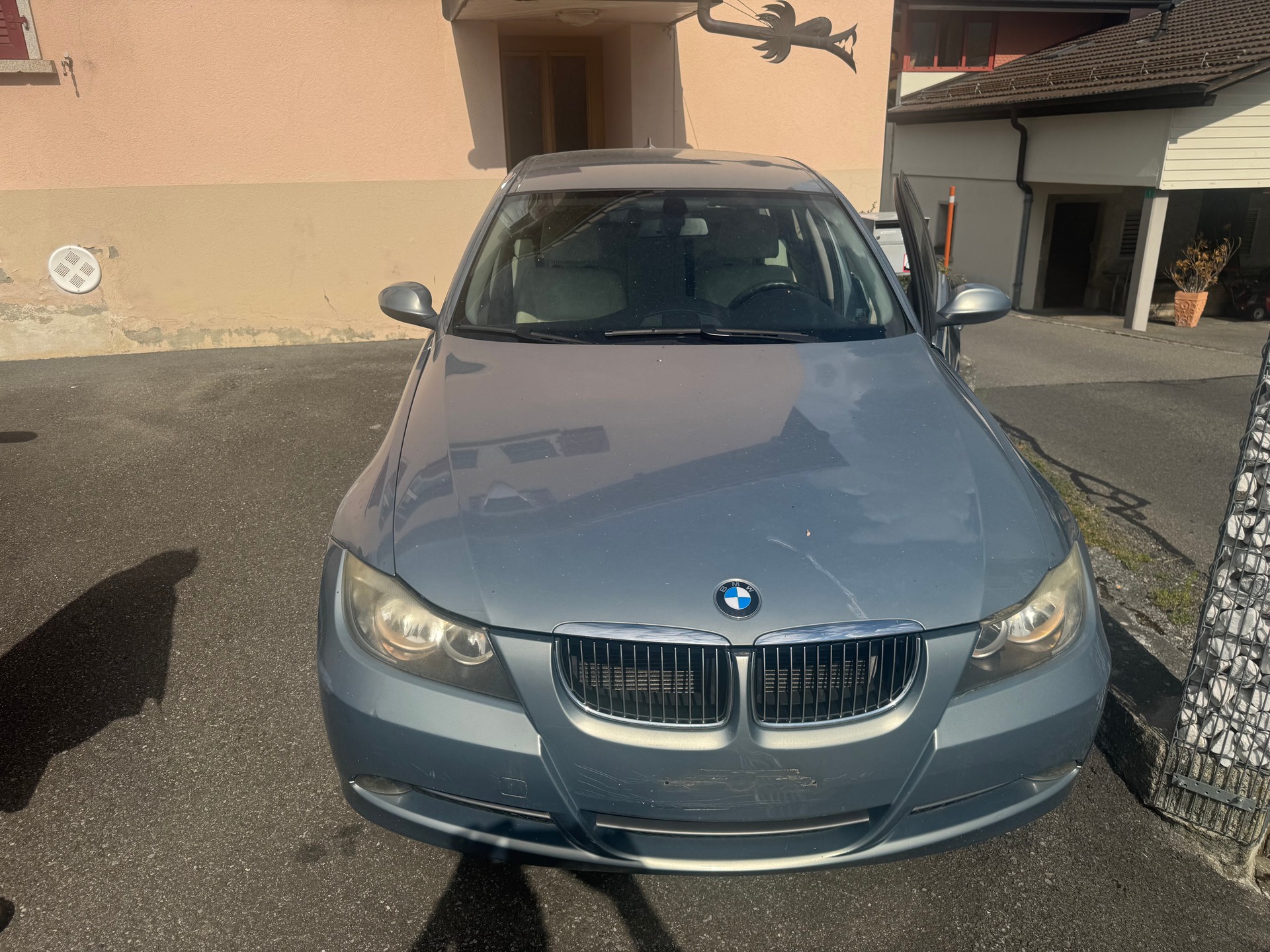 BMW 330xi Touring-image-2