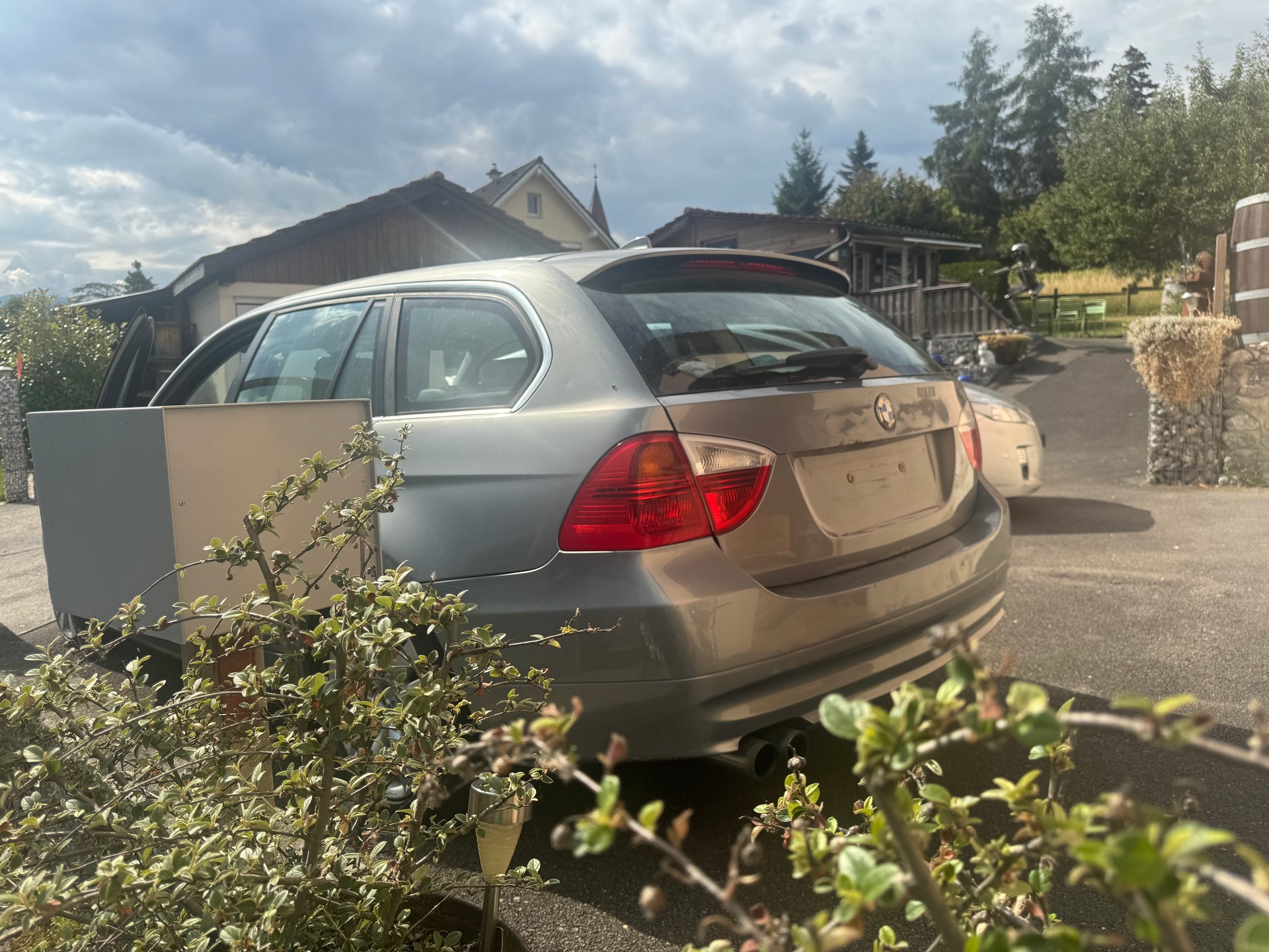 BMW 330xi Touring-image-7